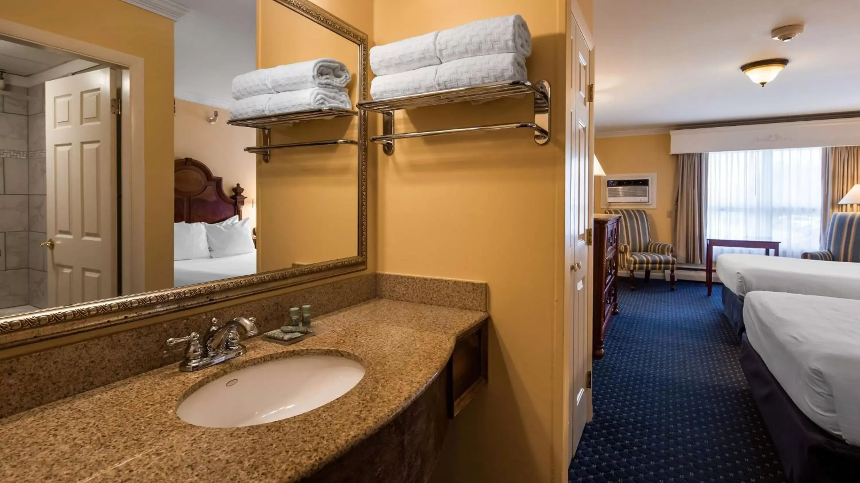 Photo of the whole room, Bathroom in Best Western White House Inn