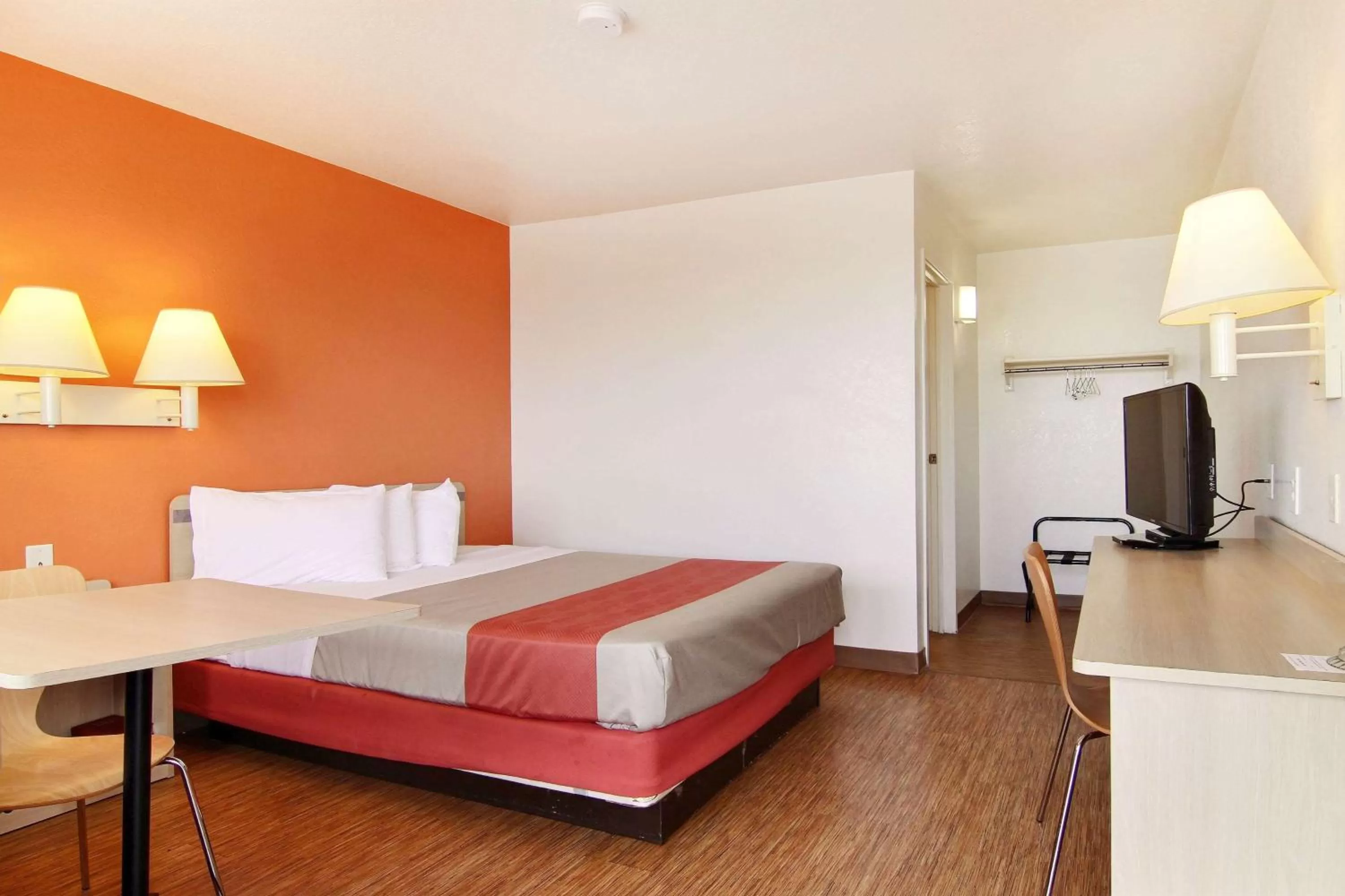 Bedroom, Bed in Motel 6-Fort Stockton, TX