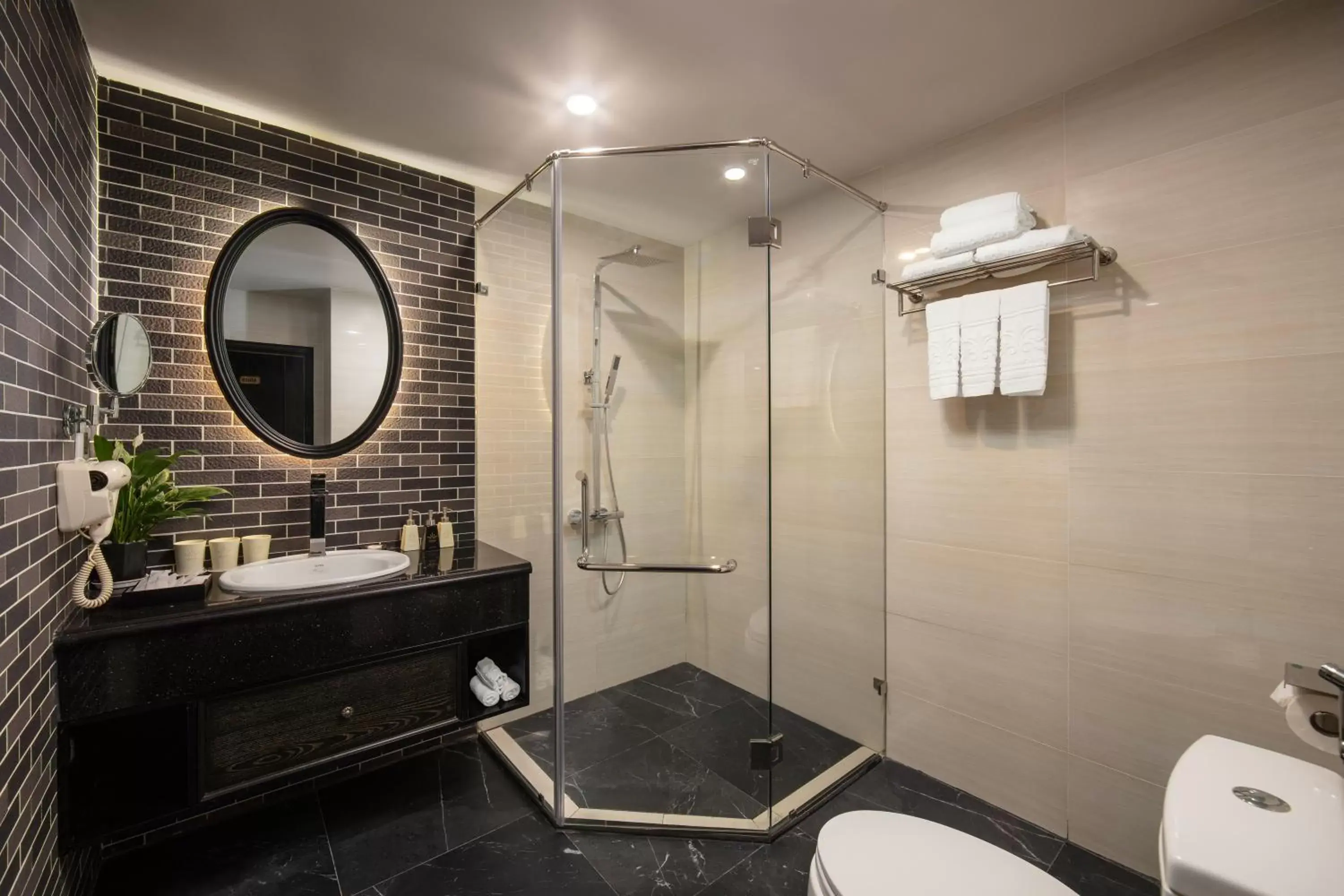 Shower, Bathroom in Imperial Hotel & Spa