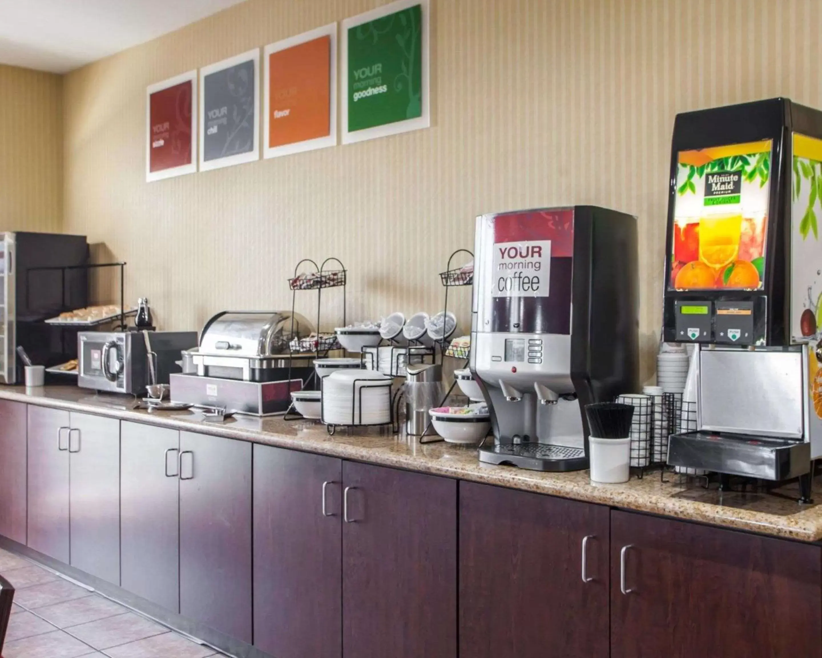 Restaurant/places to eat, Kitchen/Kitchenette in Comfort Inn & Suites Harrisonville