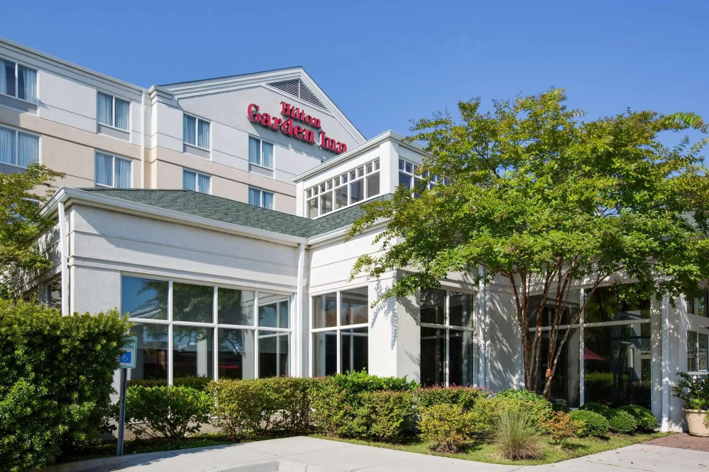 Property Building in Hilton Garden Inn Charleston Airport