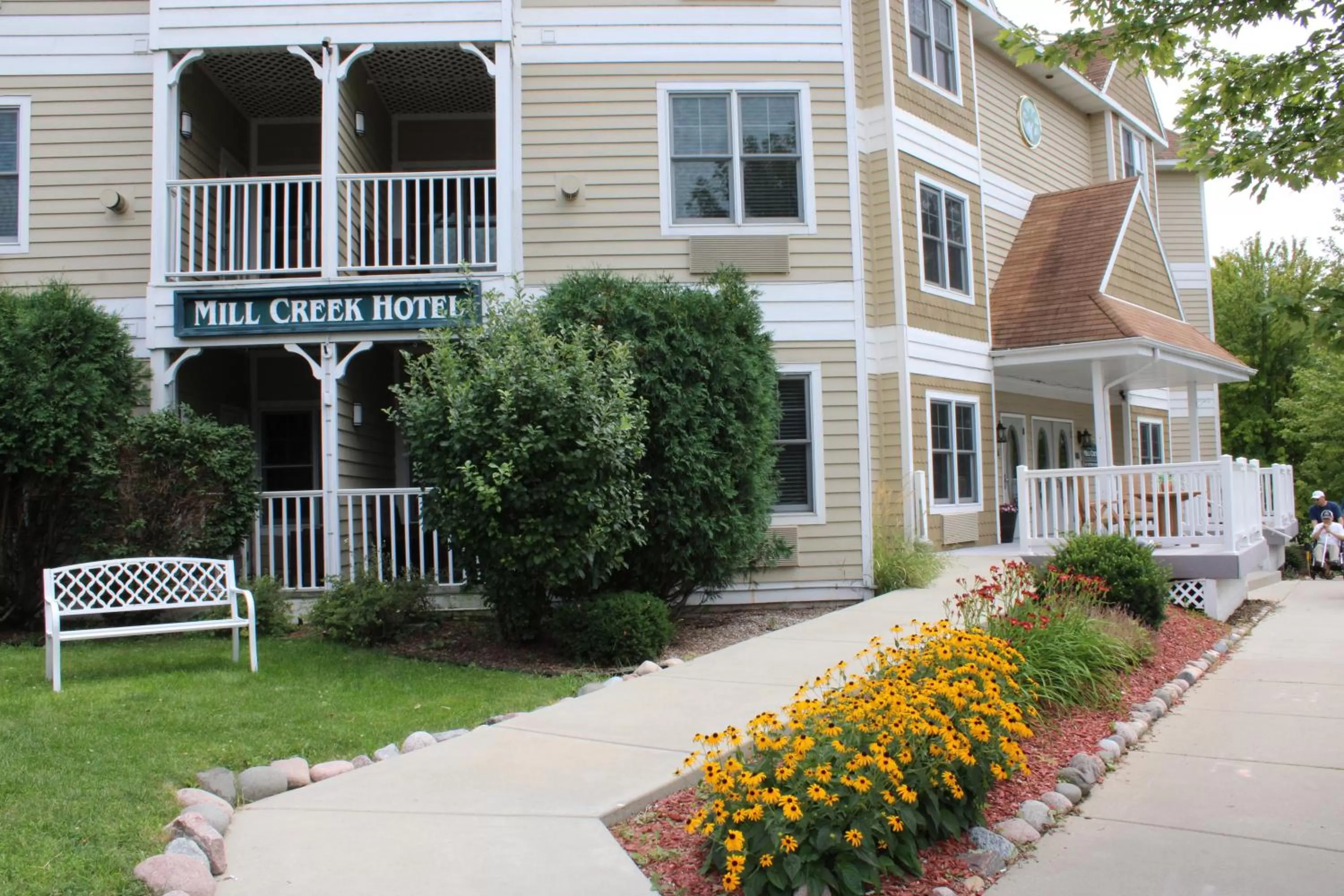 Property Building in Mill Creek Hotel