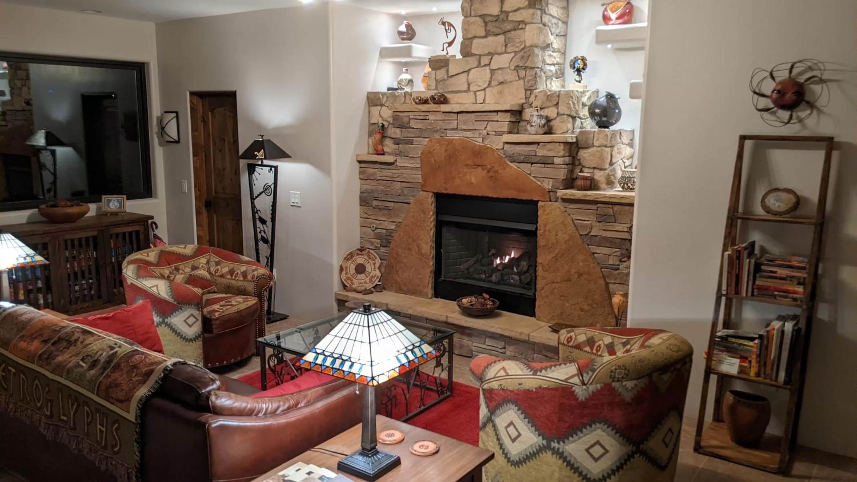 Library, Seating Area in Origins Bed and Breakfast