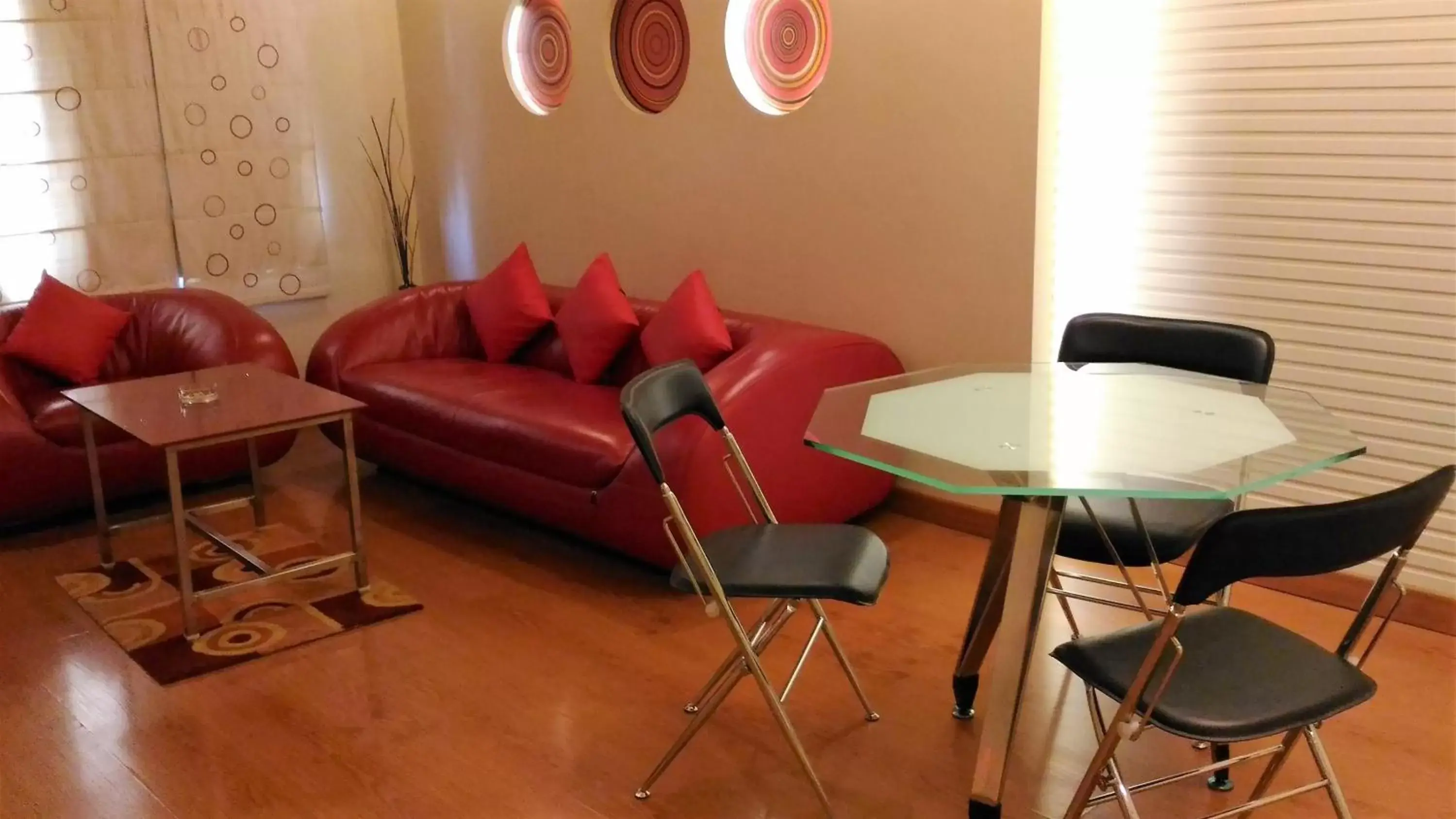Living room, Lounge/Bar in Taj Tristar