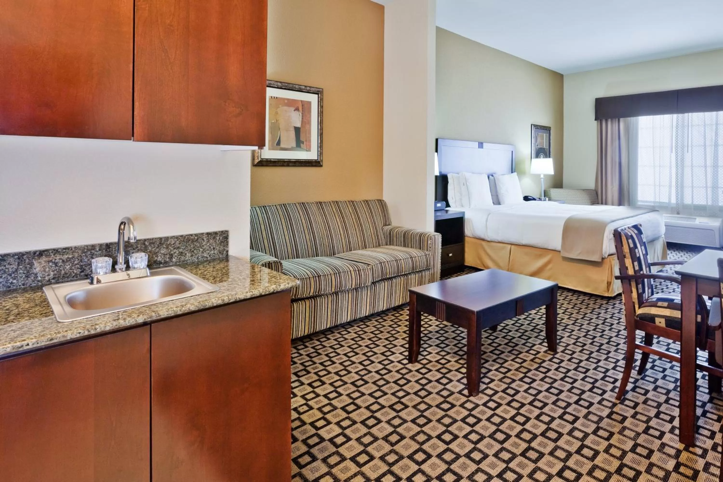 Photo of the whole room, Bed in Holiday Inn Express & Suites Clovis, an IHG Hotel