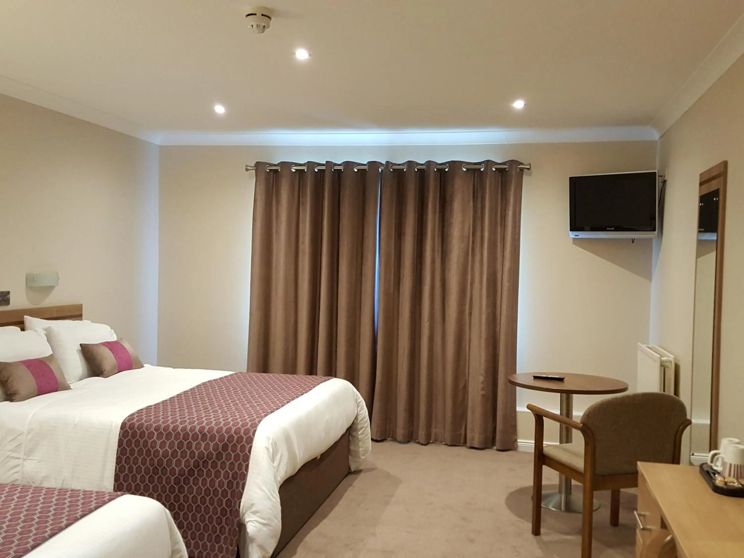 Bedroom, Bed in The Lodge Hotel