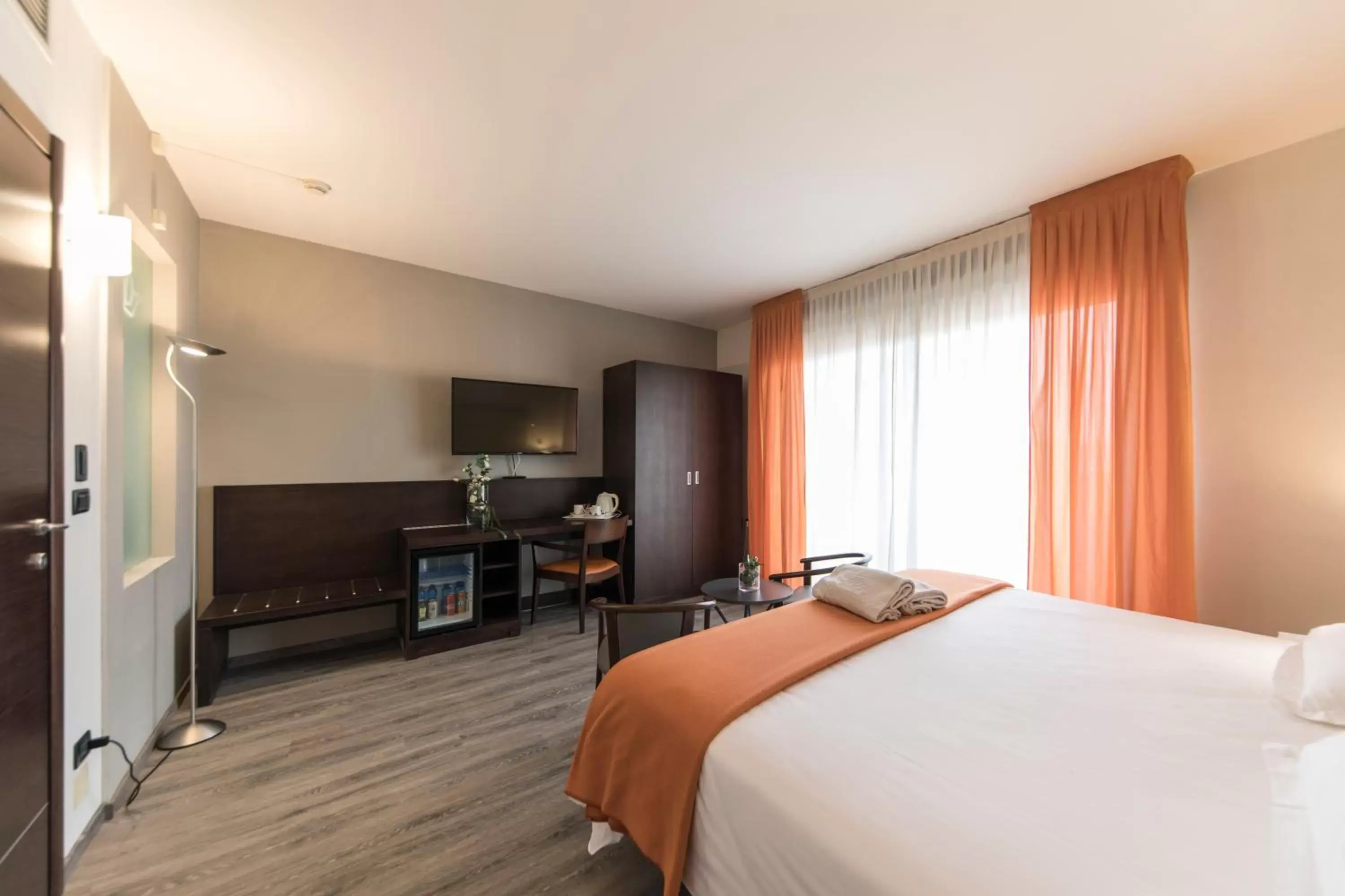 Bedroom, TV/Entertainment Center in Hotel Donatello Imola