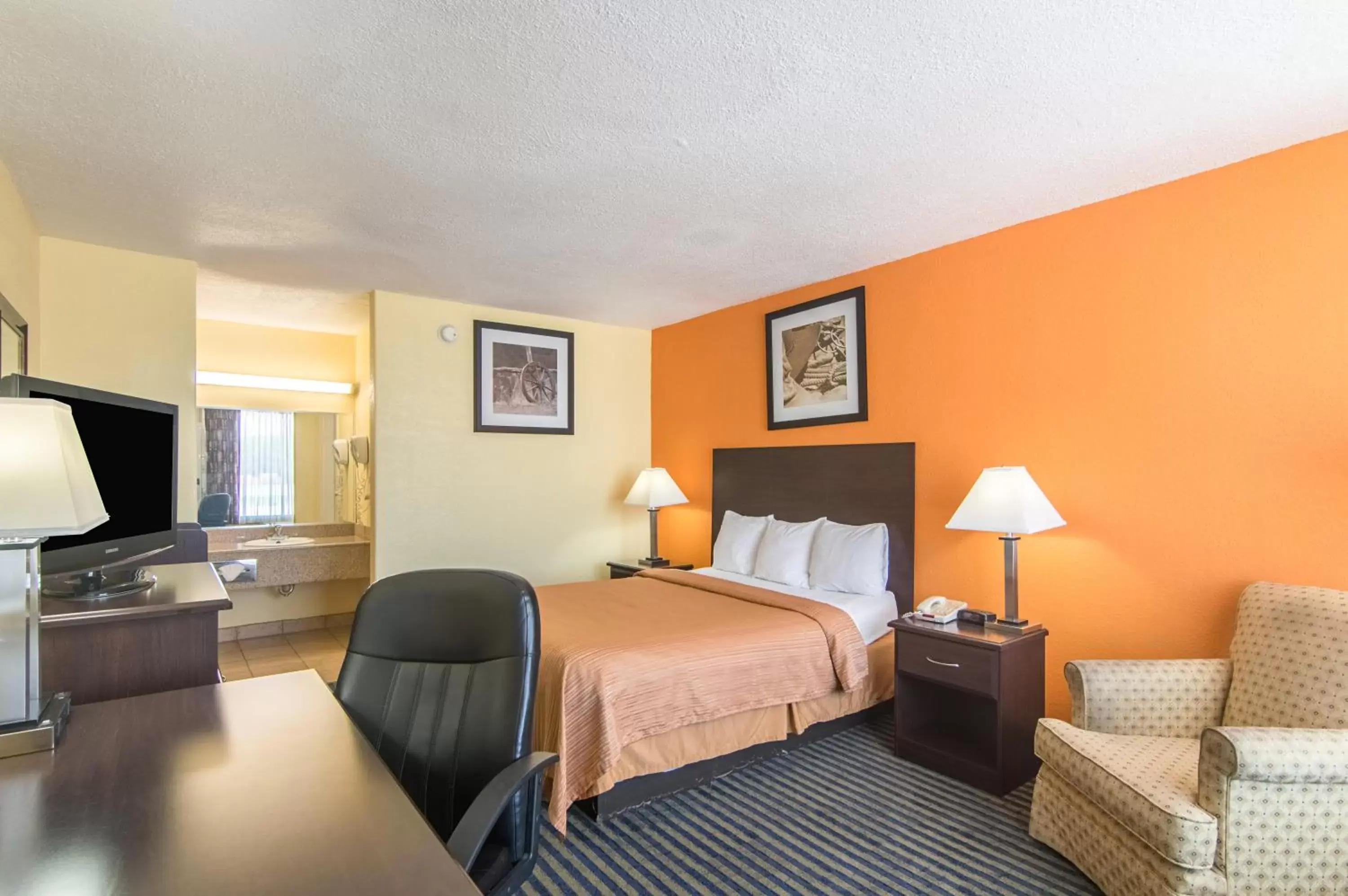 Bedroom, Bed in Motel 6-Liberal, KS