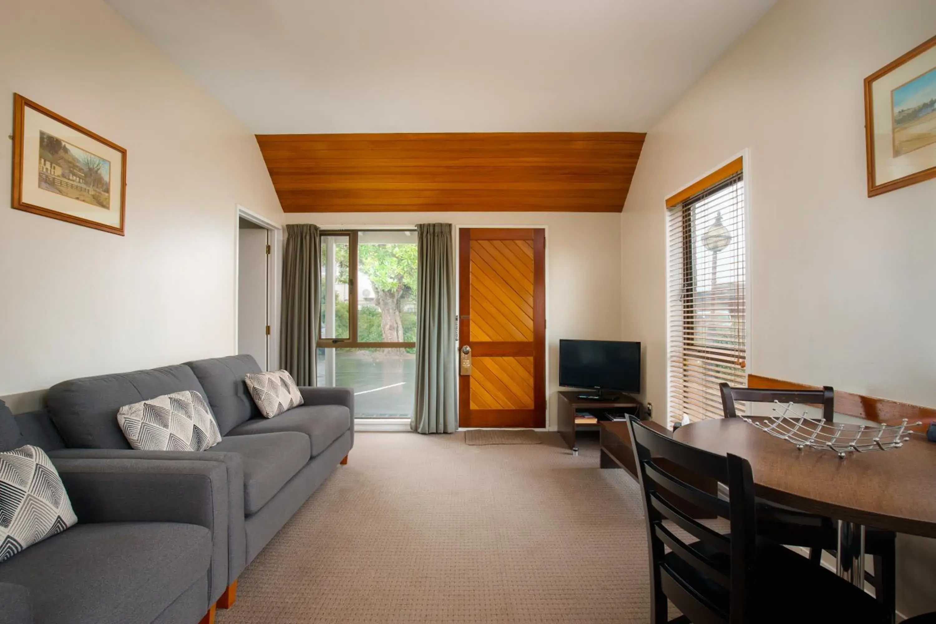 Living room, Seating Area in Ashford Motor Lodge