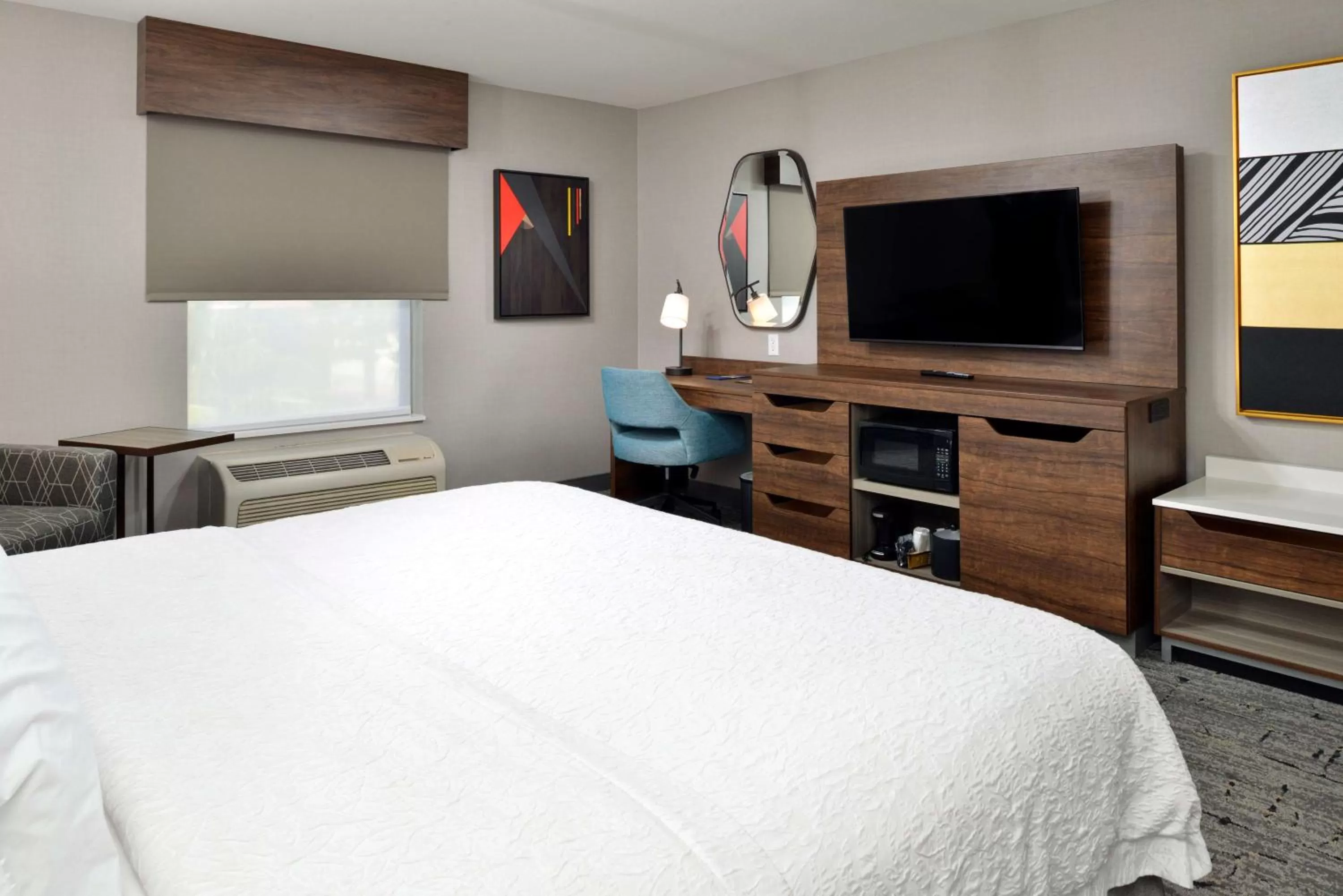 Bedroom, Bed in Hampton Inn & Suites Las Vegas Airport
