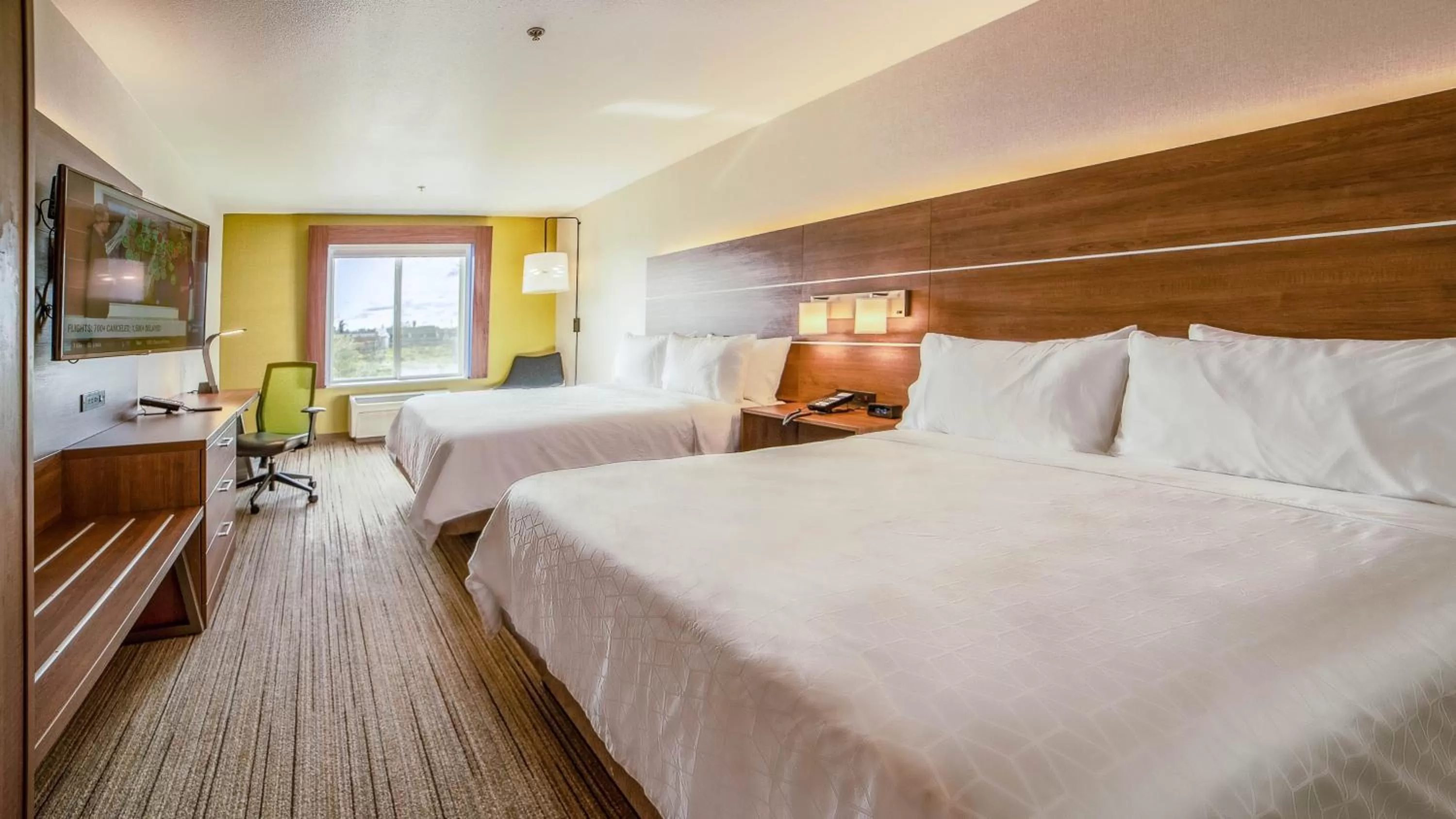Photo of the whole room, Bed in Holiday Inn Express Porterville by IHG