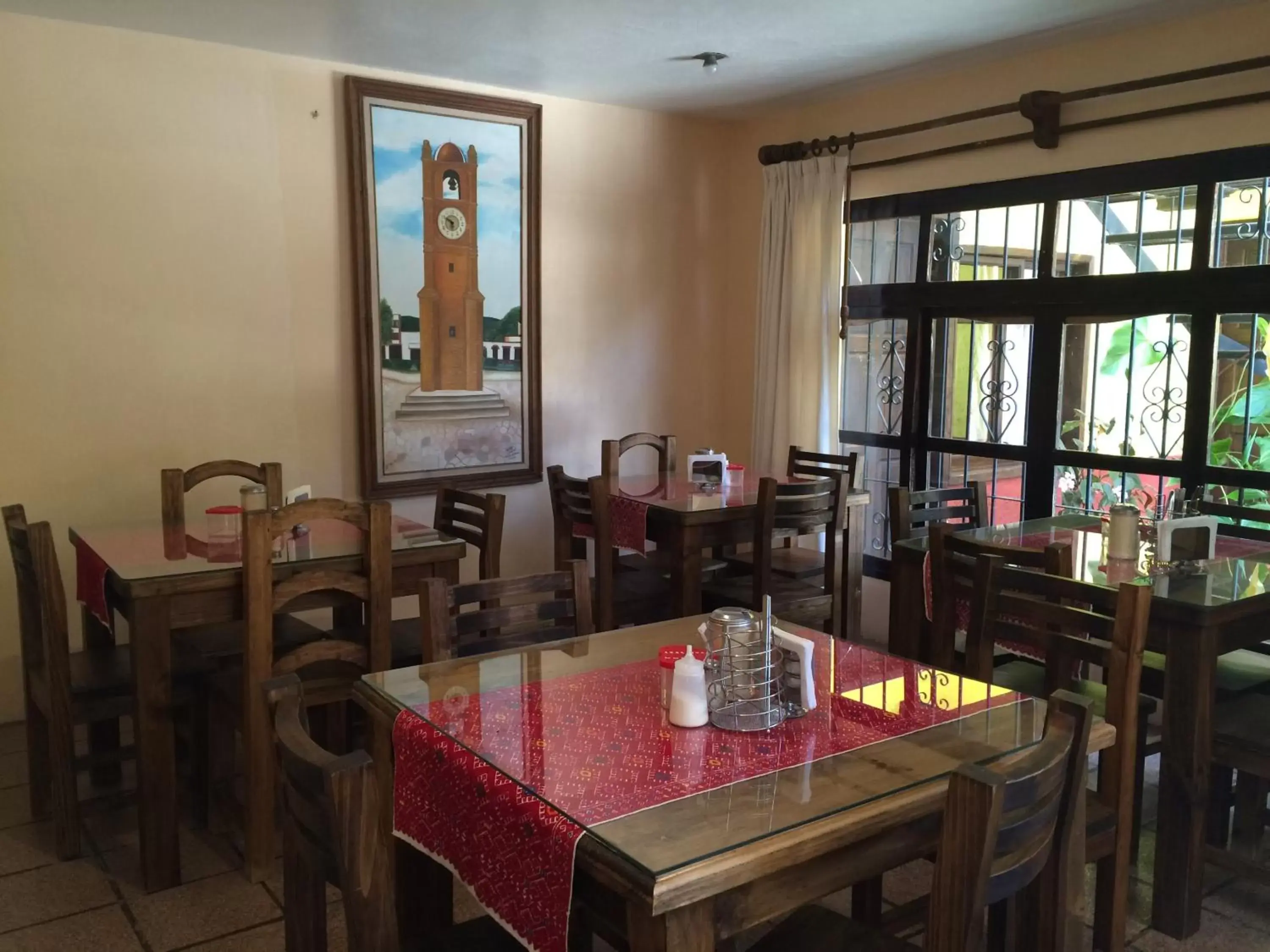 Restaurant/Places to Eat in Posada Sancris