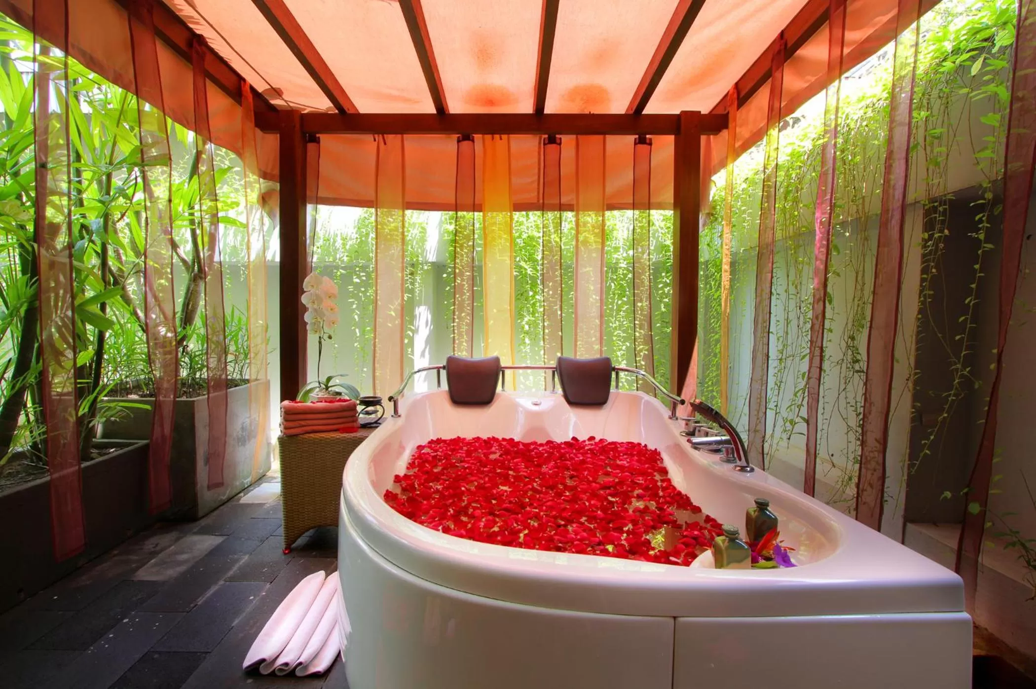 Open Air Bath in b Hotel Bali & Spa