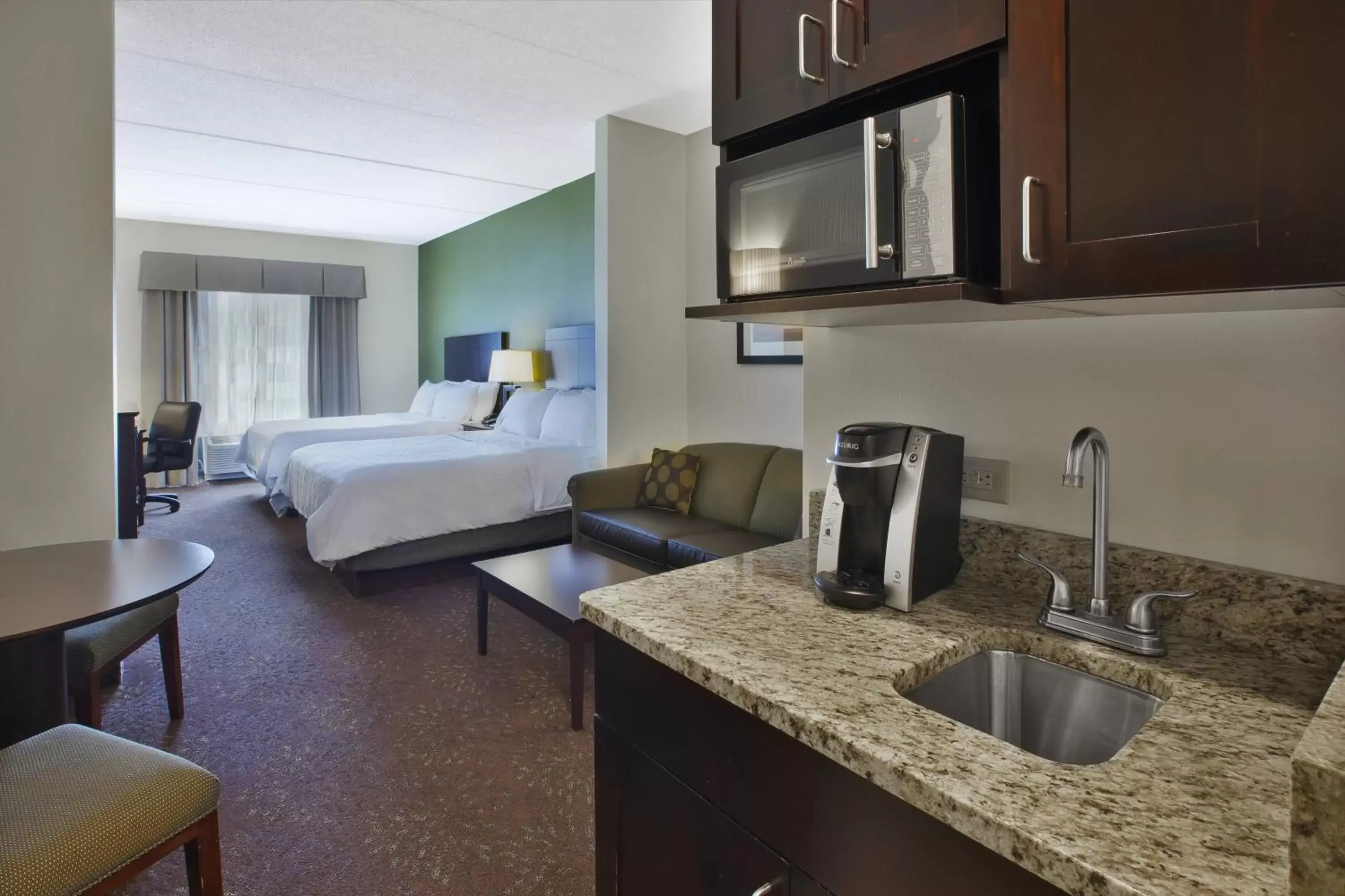 Photo of the whole room, Kitchen/Kitchenette in Holiday Inn Express & Suites Geneva Finger Lakes, an IHG Hotel