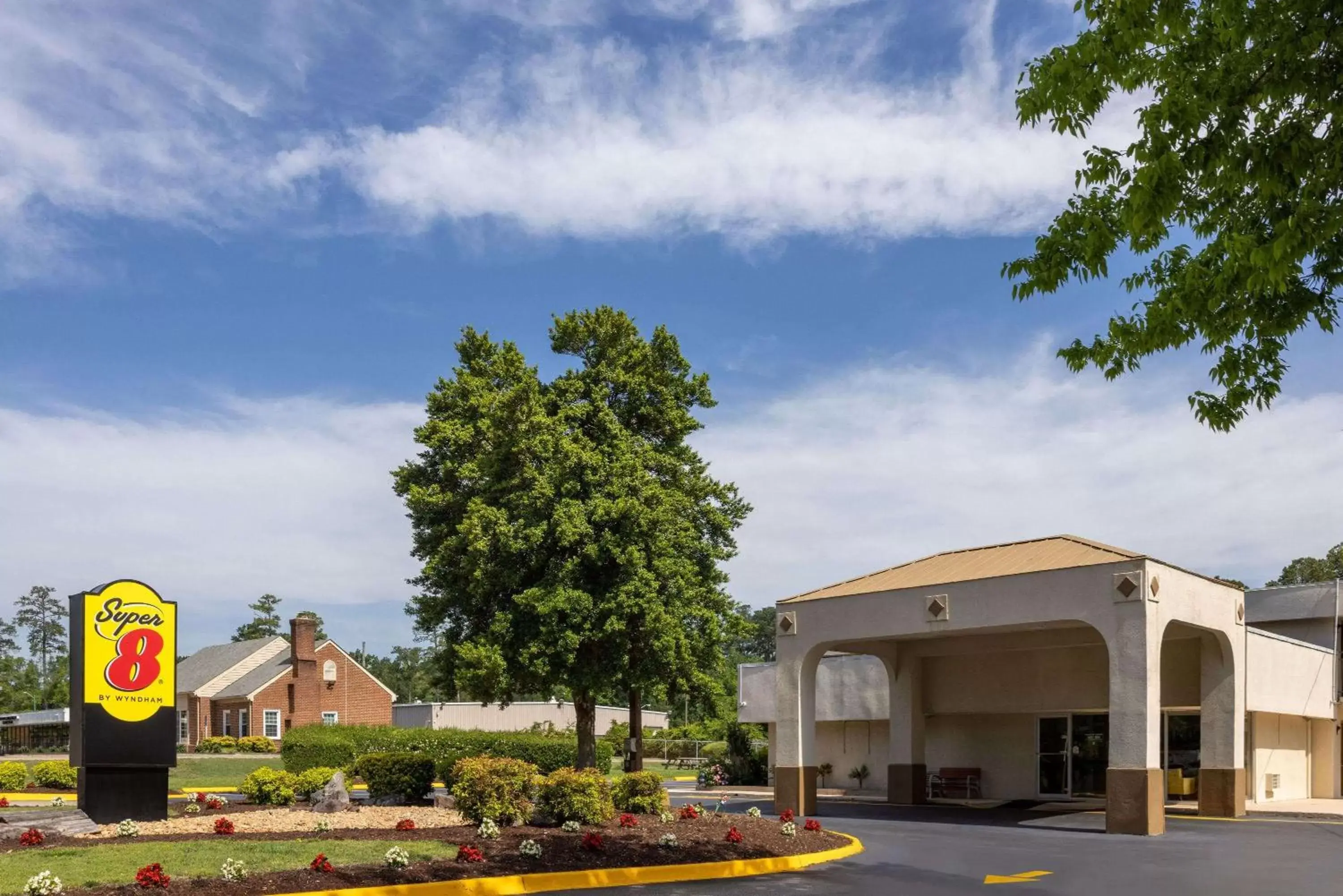 Property building in Super 8 by Wyndham Williamsburg/Historic Area Property building in Super 8 by Wyndham Williamsburg/Historic Area