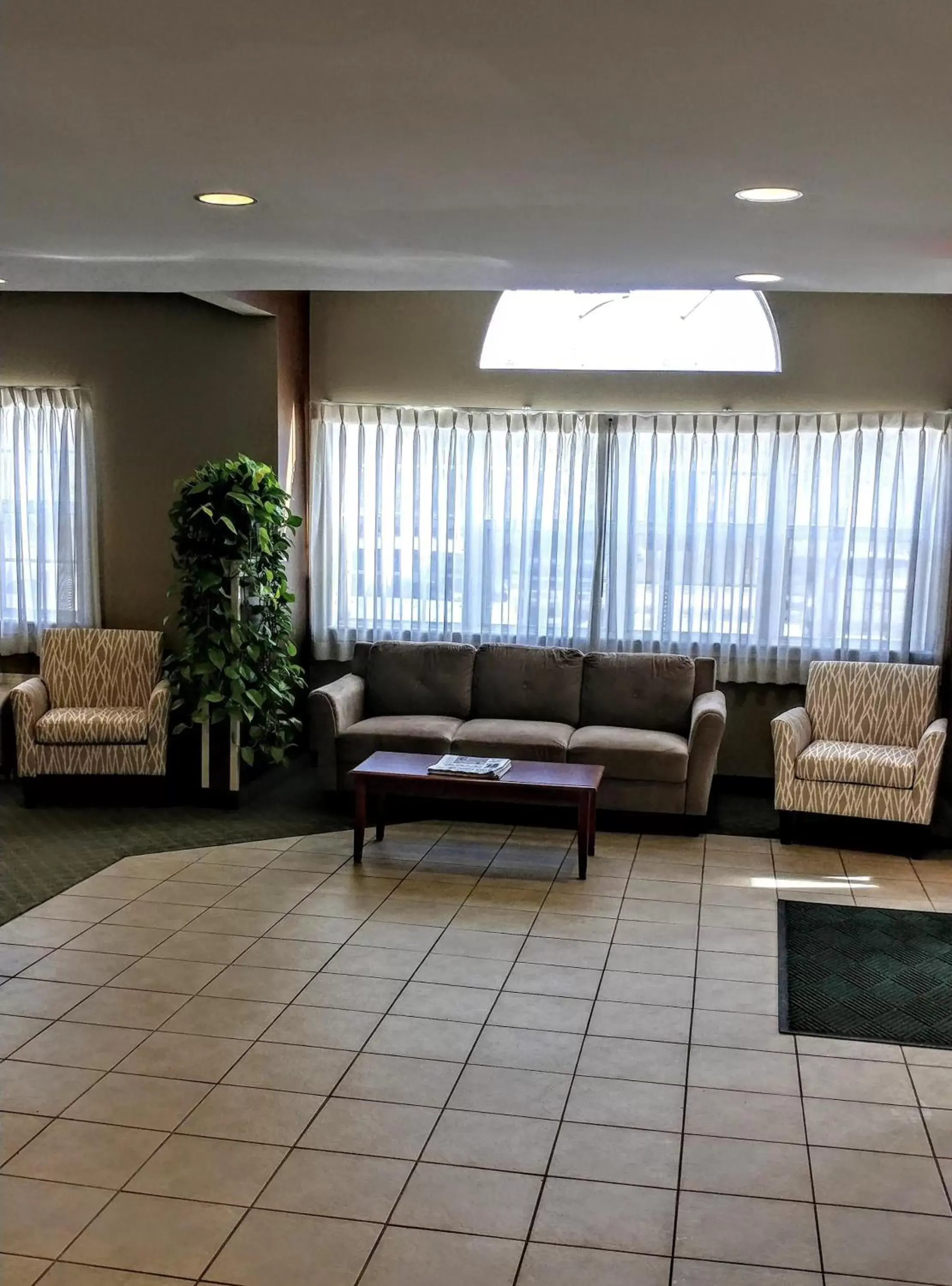Lobby or reception, Seating Area in Microtel Inn & Suites Dover by Wyndham