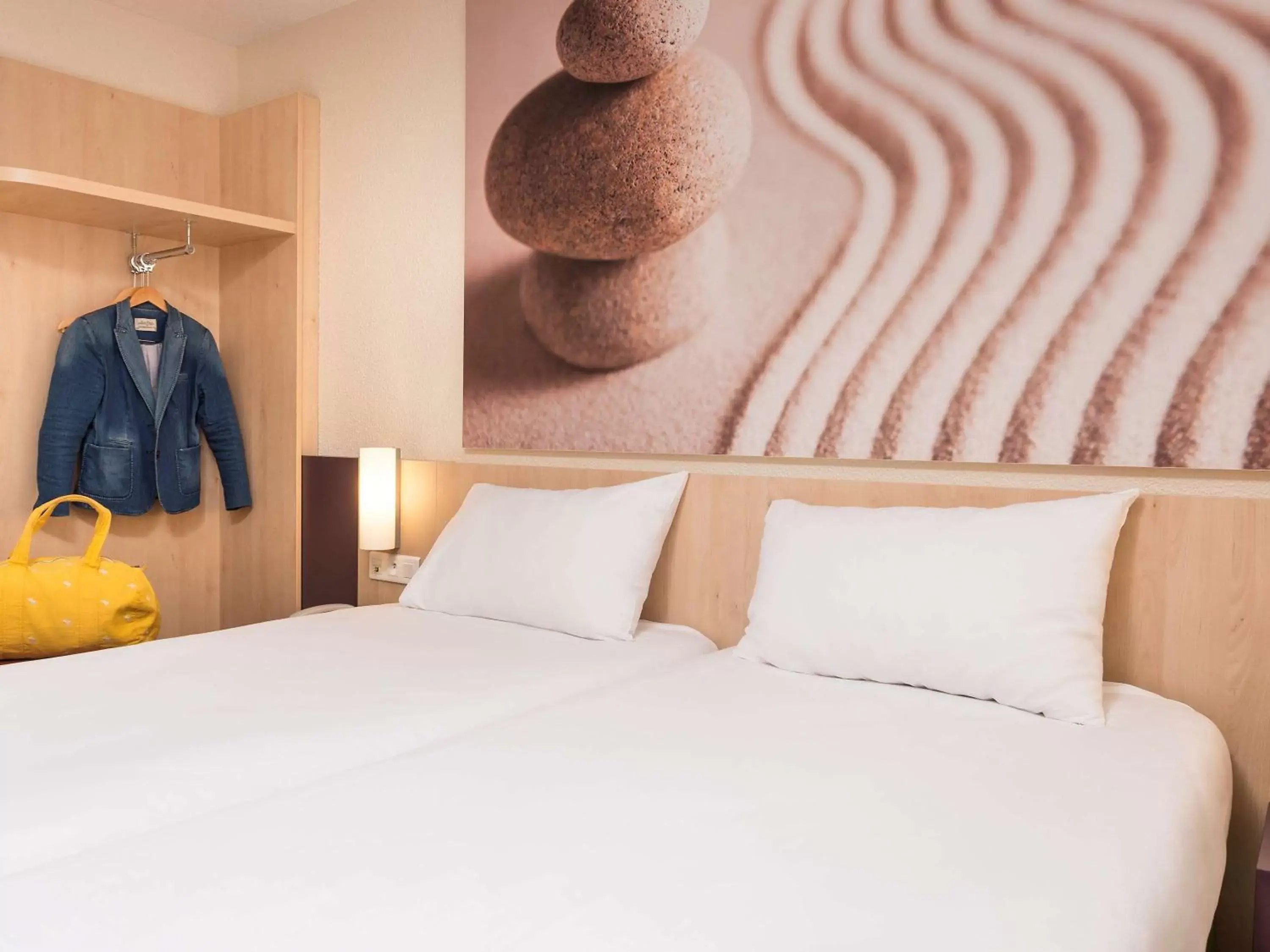 Photo of the whole room, Bed in ibis Styles Paris Roissy-CDG