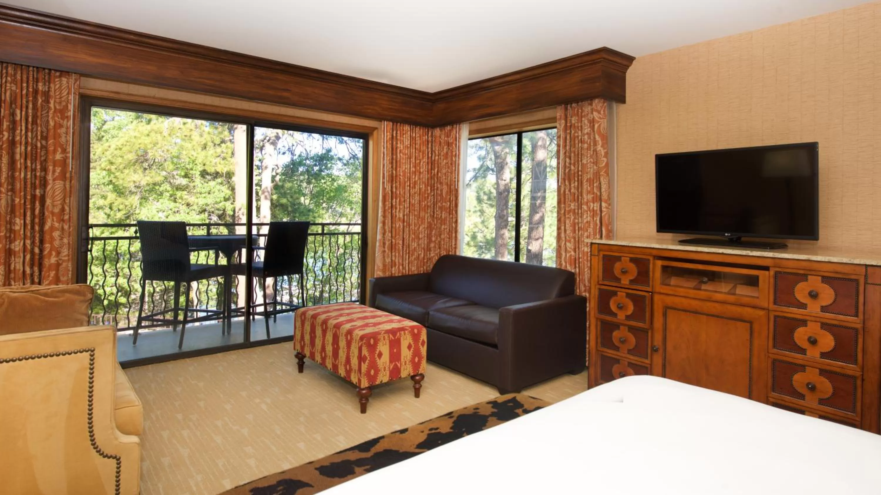 Bed in Lake Arrowhead Resort & Spa