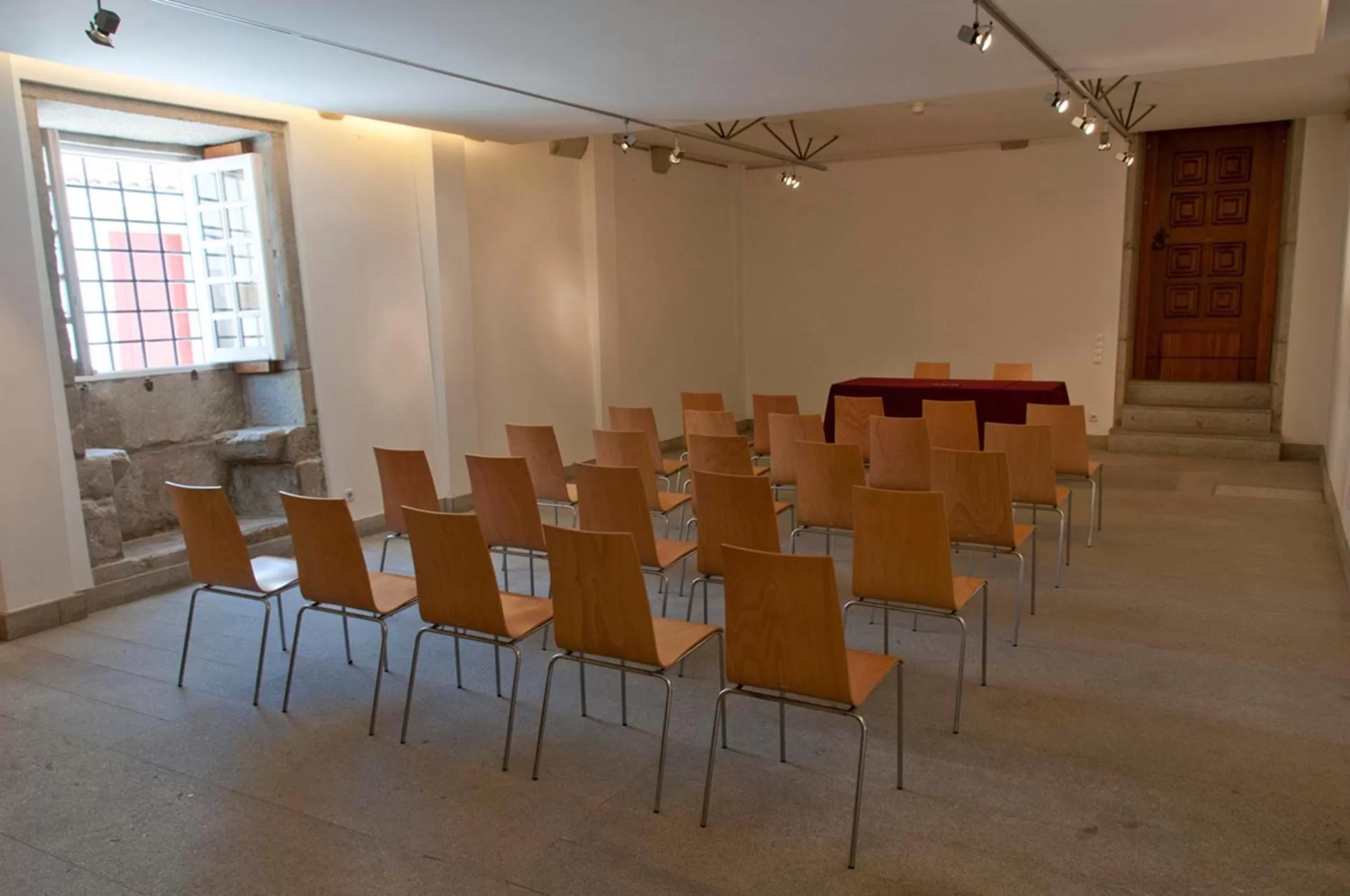 Business facilities in Casa Melo Alvim - by Unlock Hotels