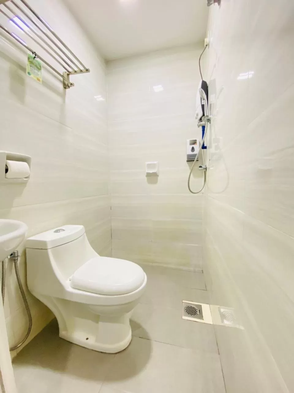 Bathroom in DJ Citi Point Hotel