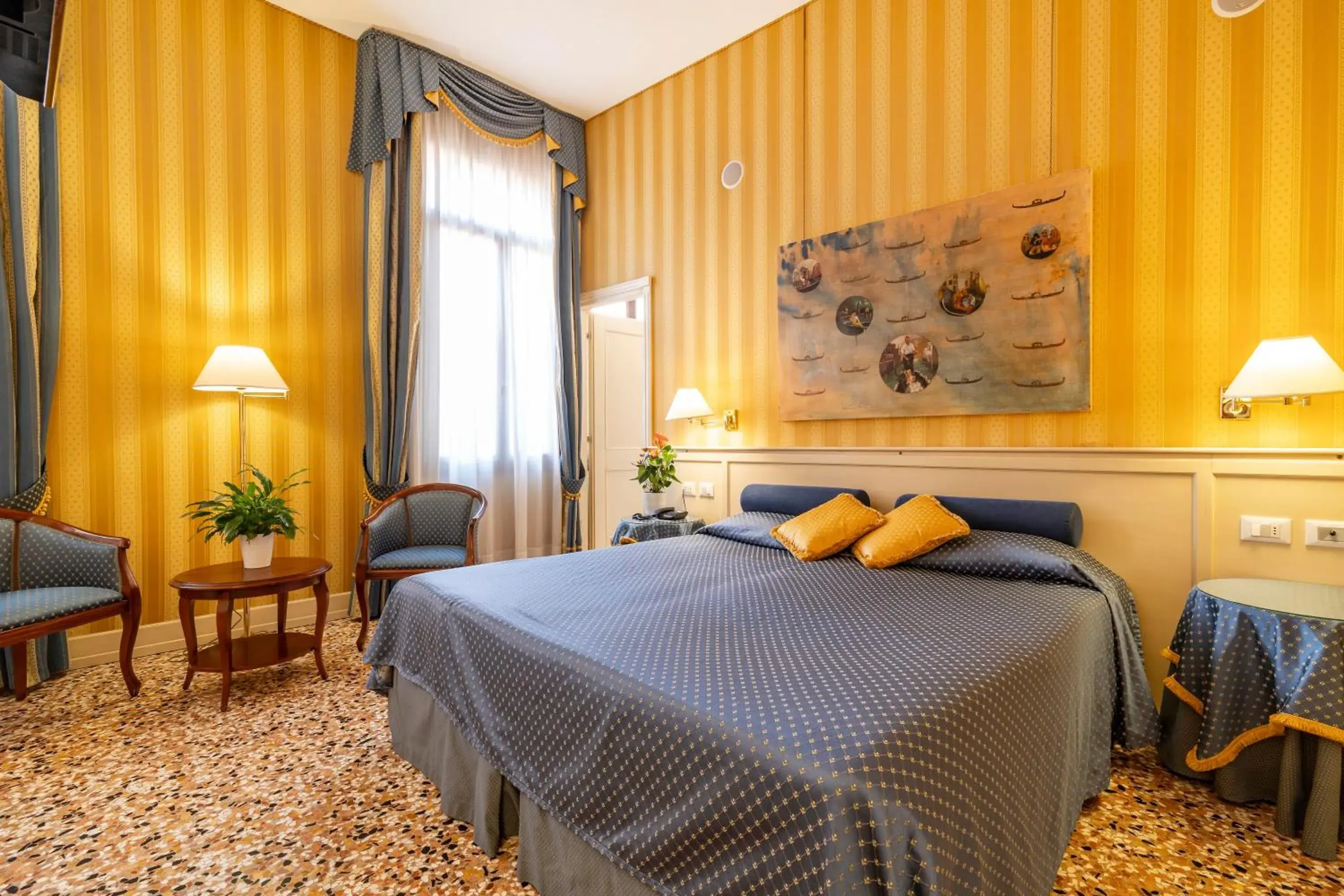 Bed in Hotel Bella Venezia