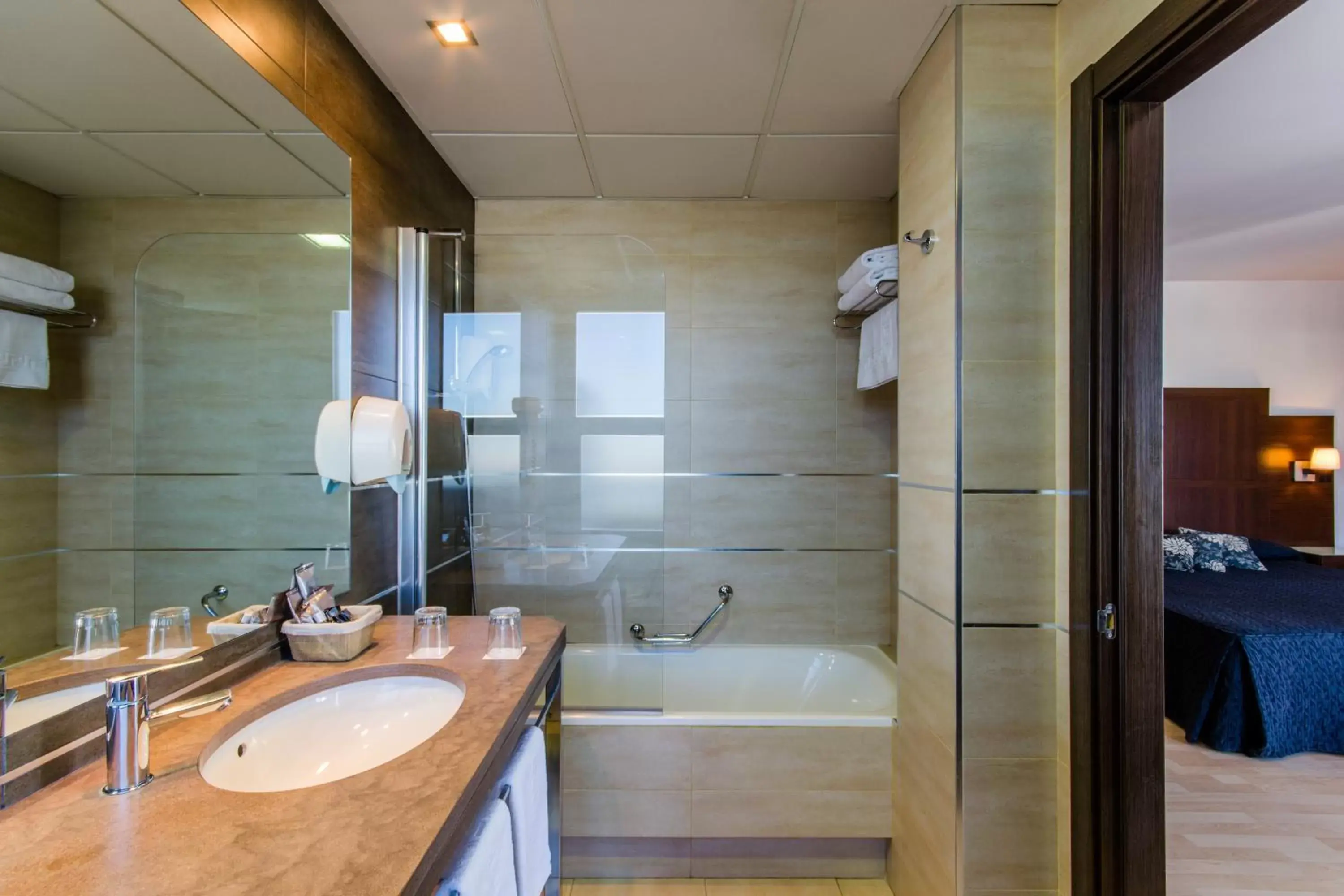 Shower, Bathroom in YIT Conquista de Granada