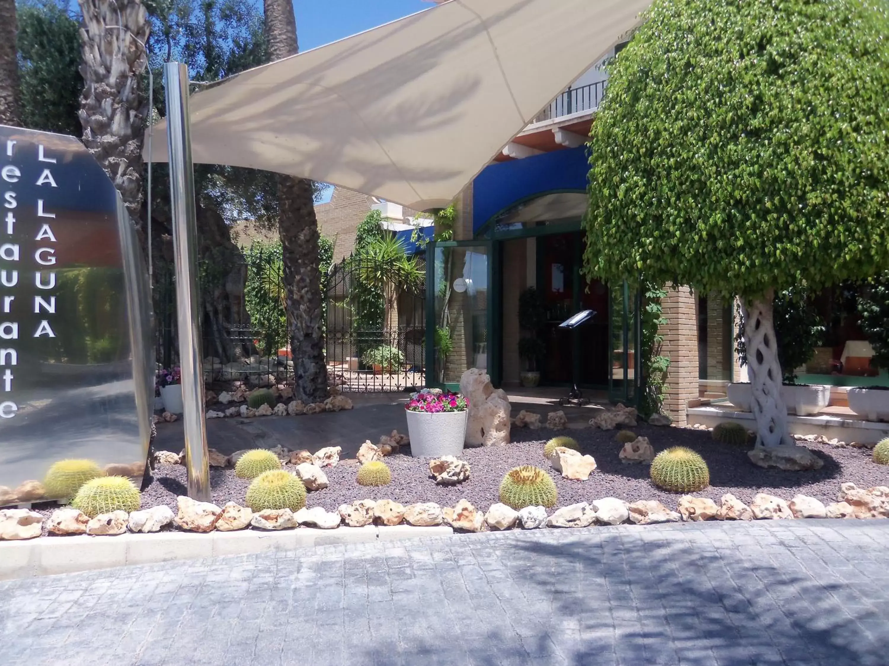 Facade/entrance, Patio/Outdoor Area in Hotel La Laguna Spa & Golf