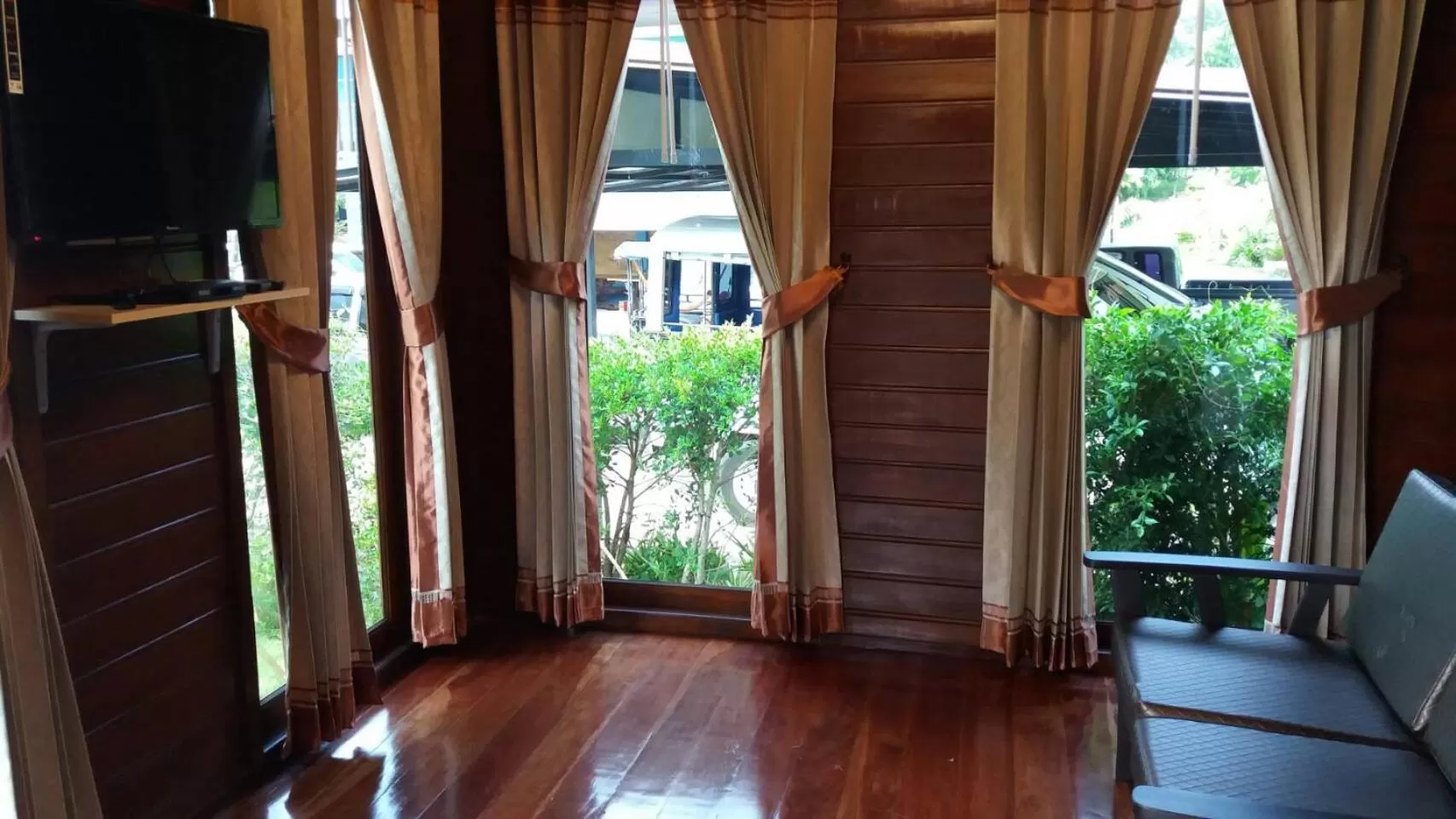 Baannai Lake View Resort