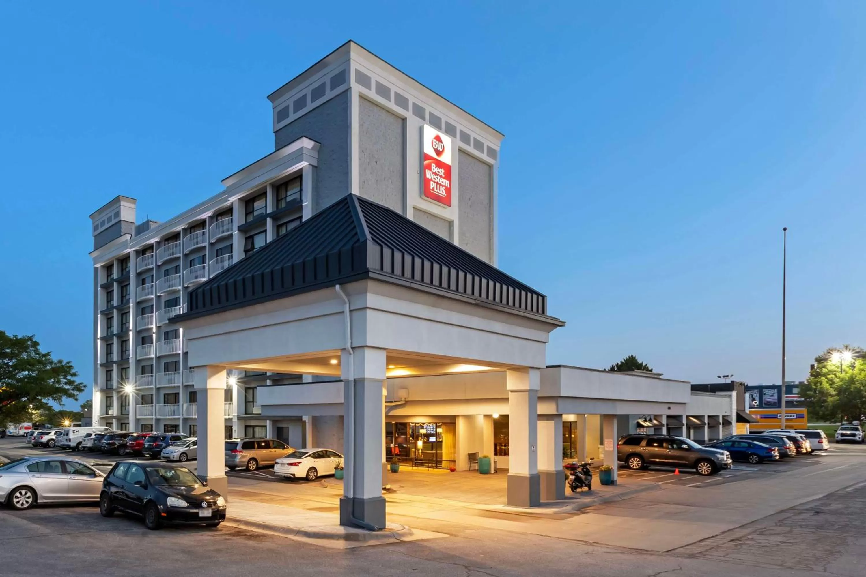 Property building in Best Western Plus Midwest Inn