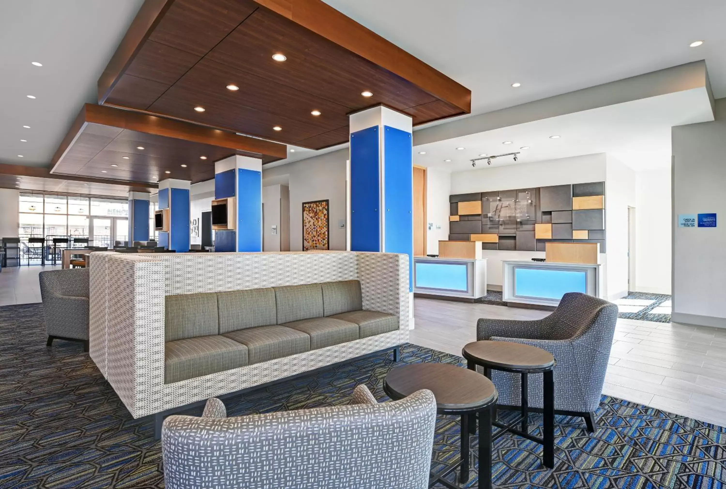 Property building, Seating Area in Holiday Inn Express & Suites Memorial – CityCentre, an IHG Hotel