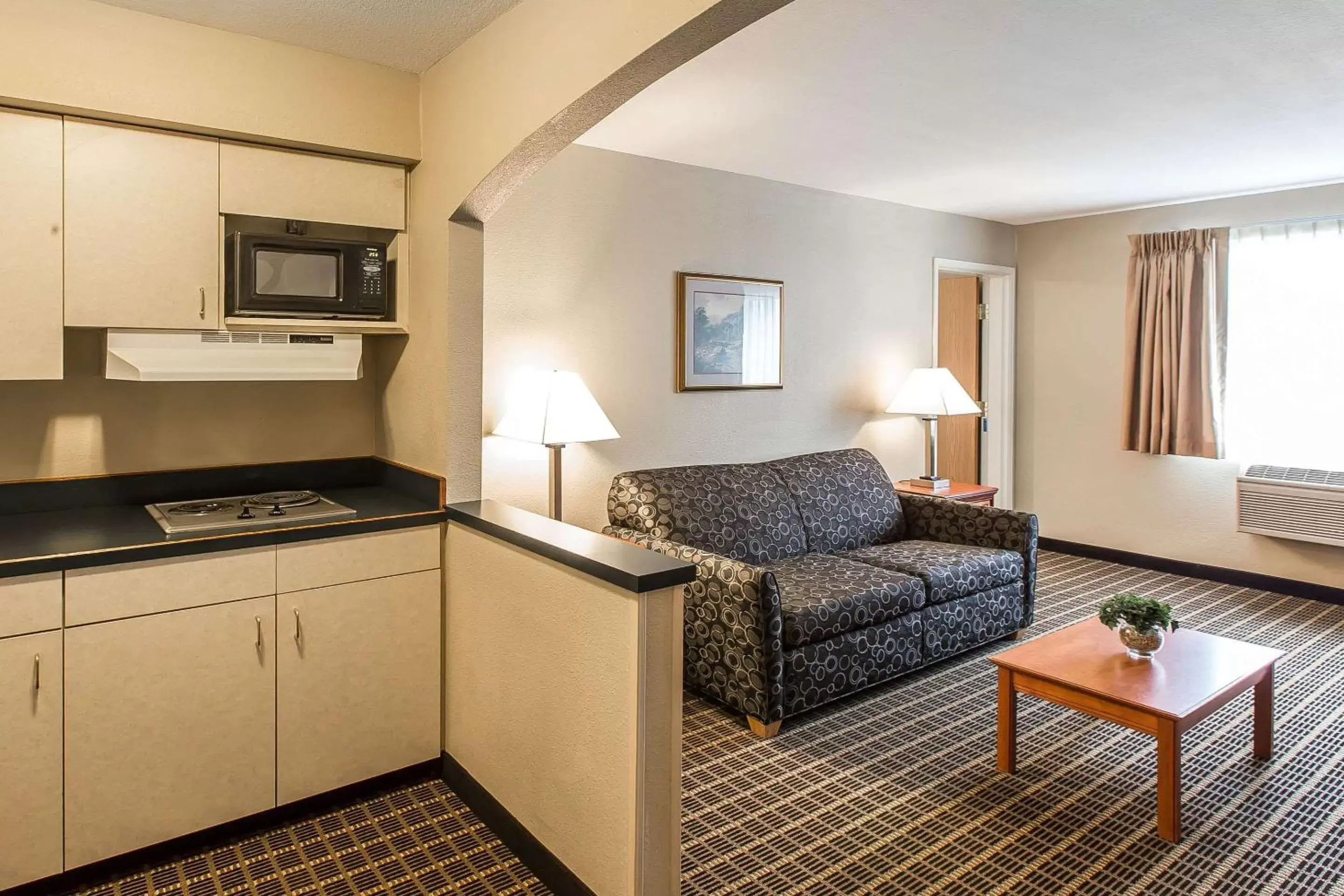 Photo of the whole room, Kitchen/Kitchenette in Quality Inn & Suites On The River
