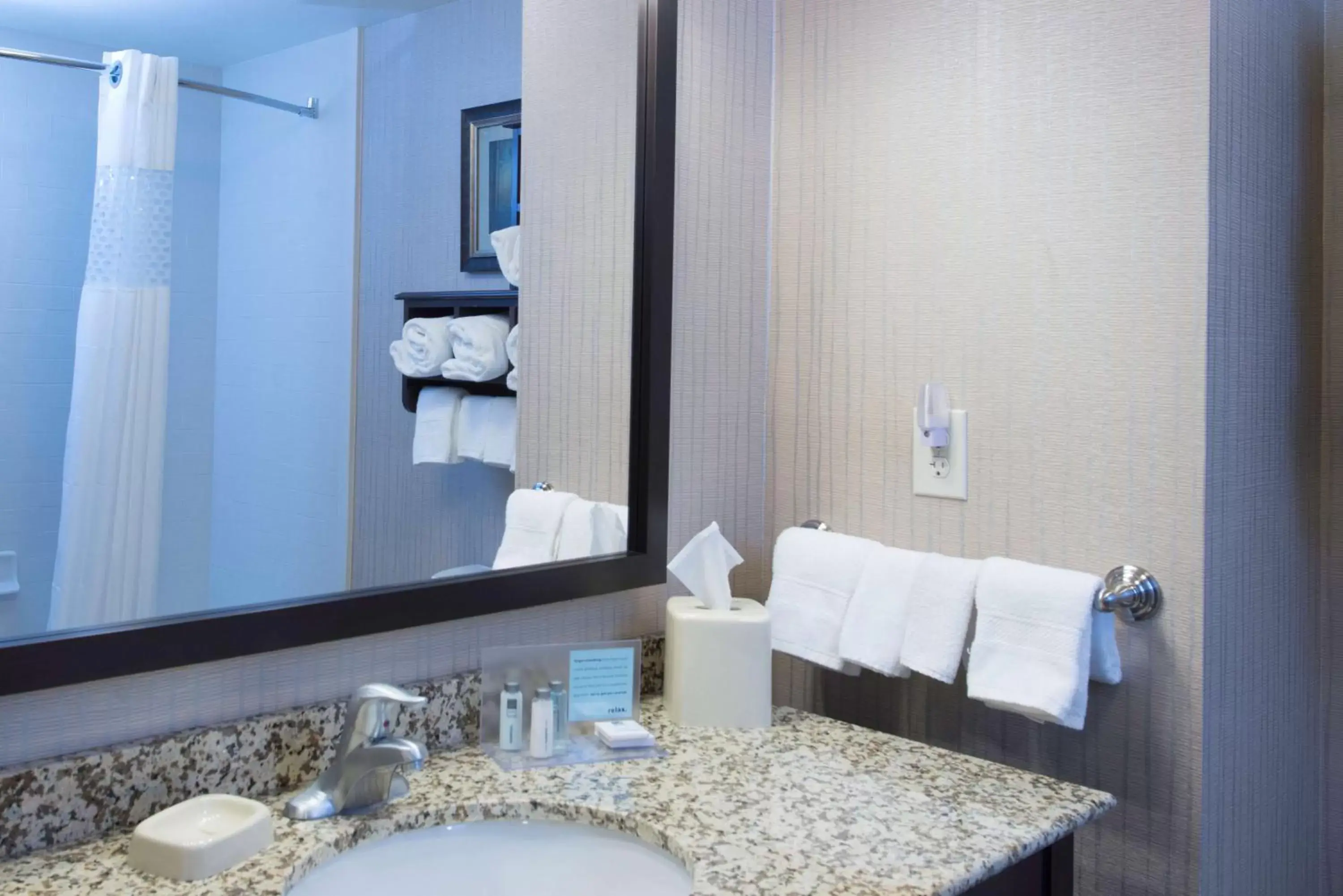 Bathroom in Hampton Inn & Suites Bismarck Northwest