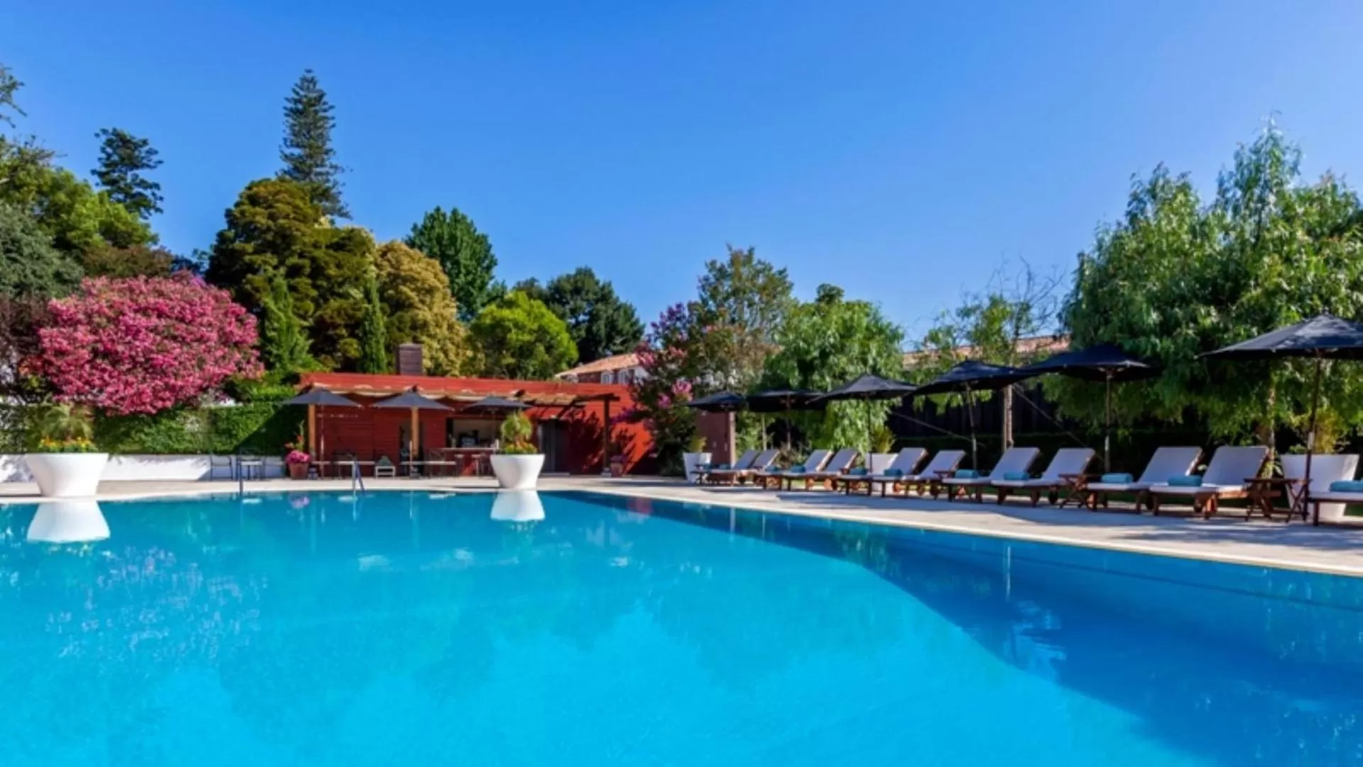 Swimming pool in Hotel Quinta das Lagrimas - Small Luxury Hotels