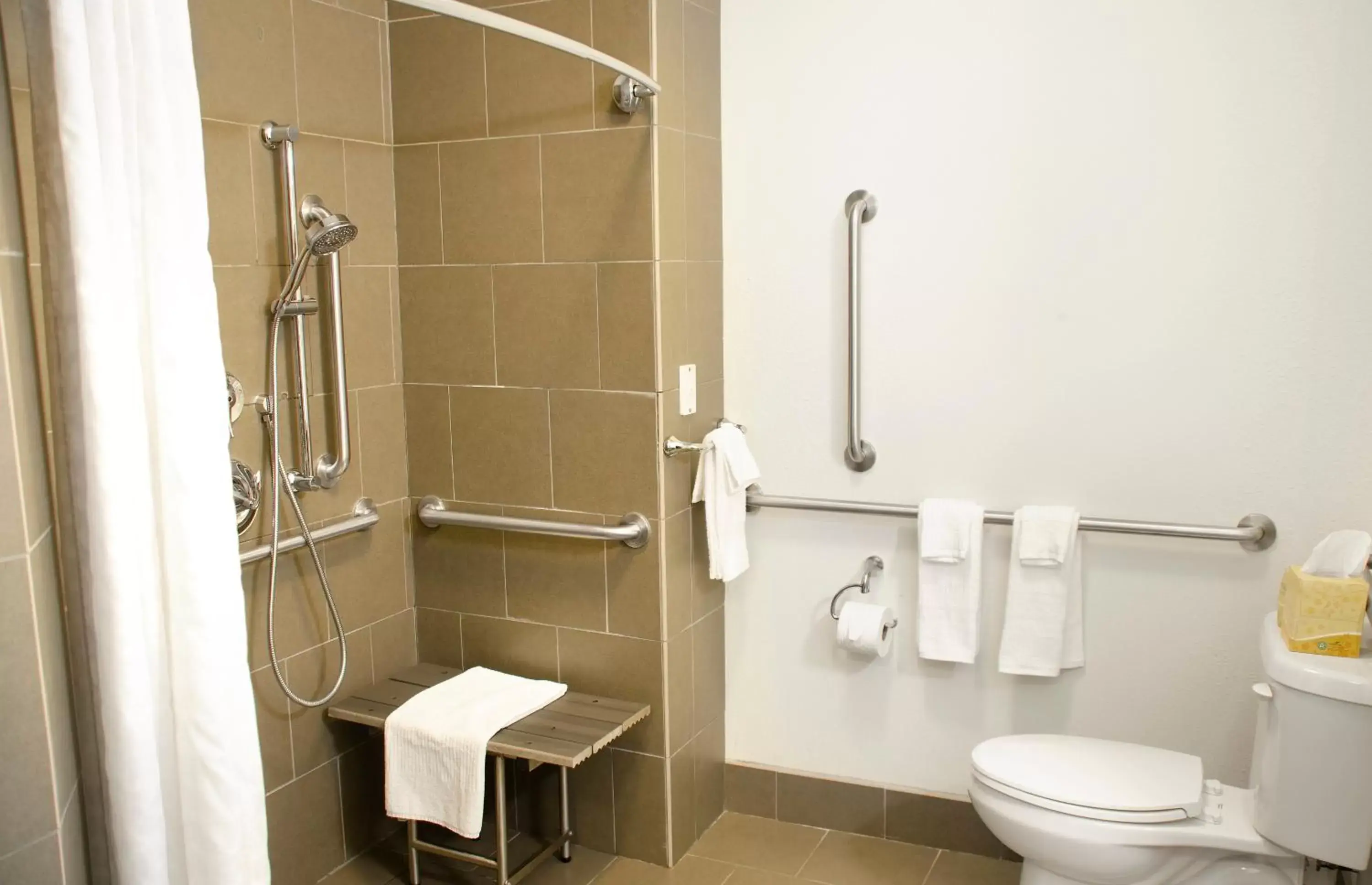 Photo of the whole room, Bathroom in Candlewood Suites York, an IHG Hotel