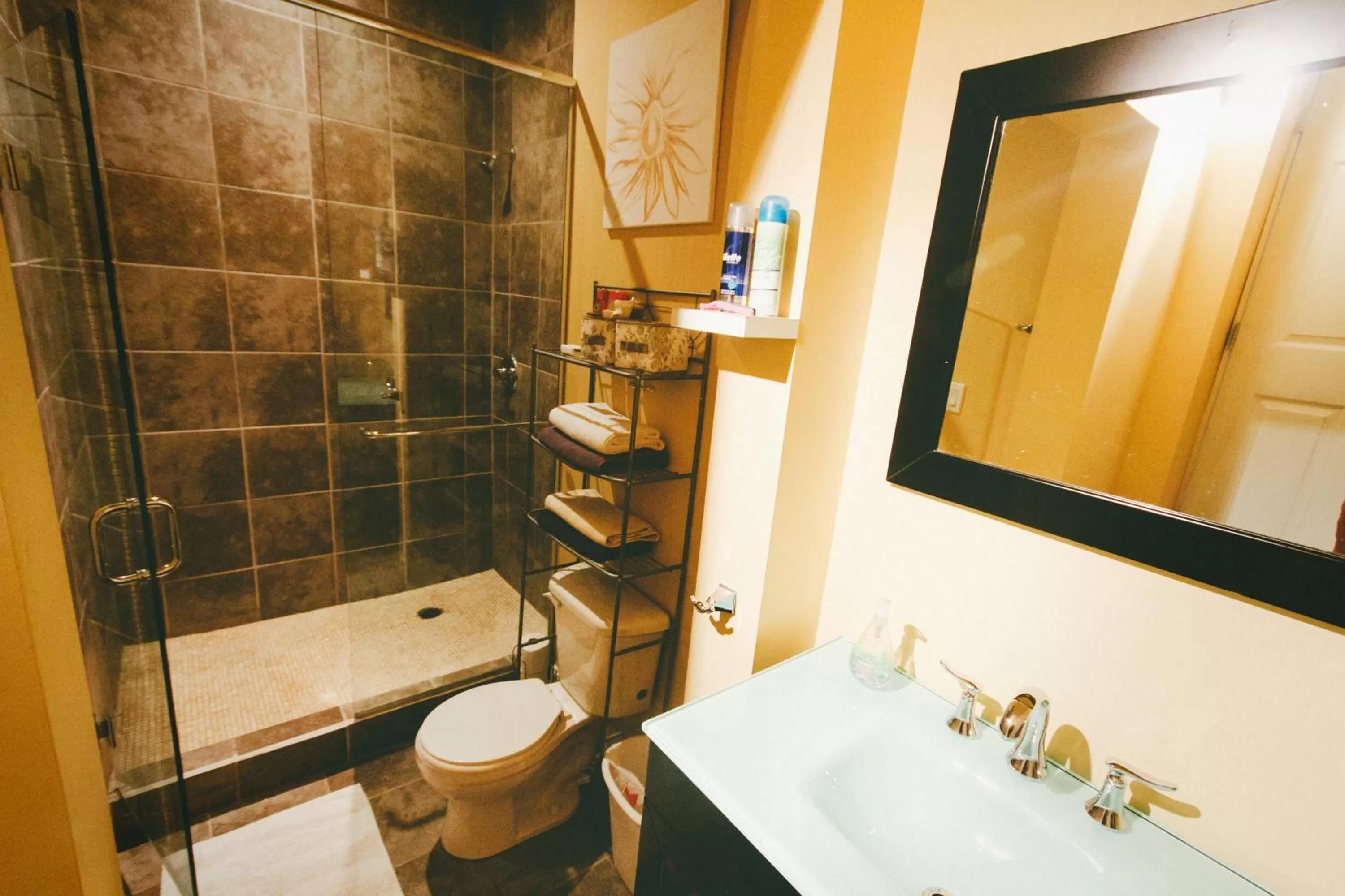 Bathroom in Tall Trees Bed & Breakfast