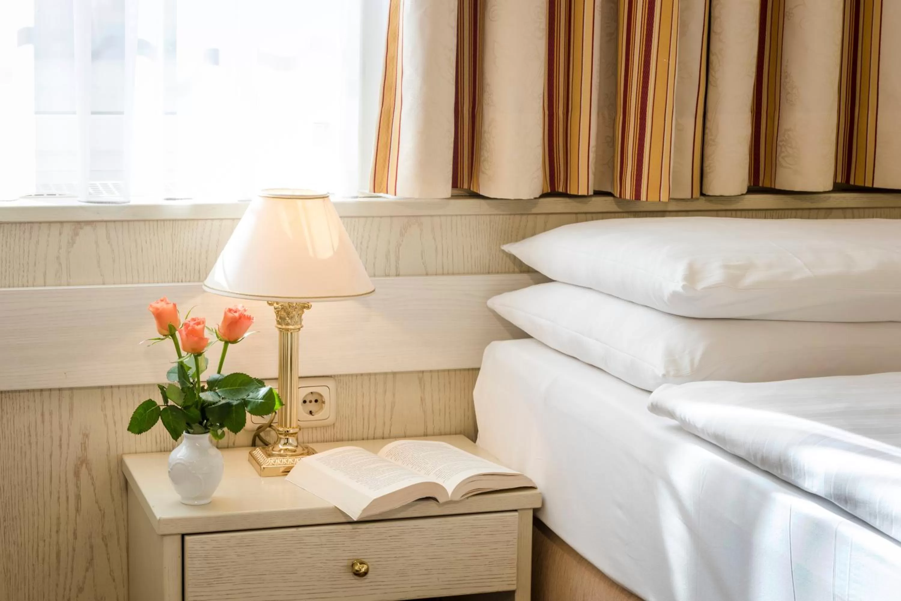 Day, Bed in Hotel Scherer