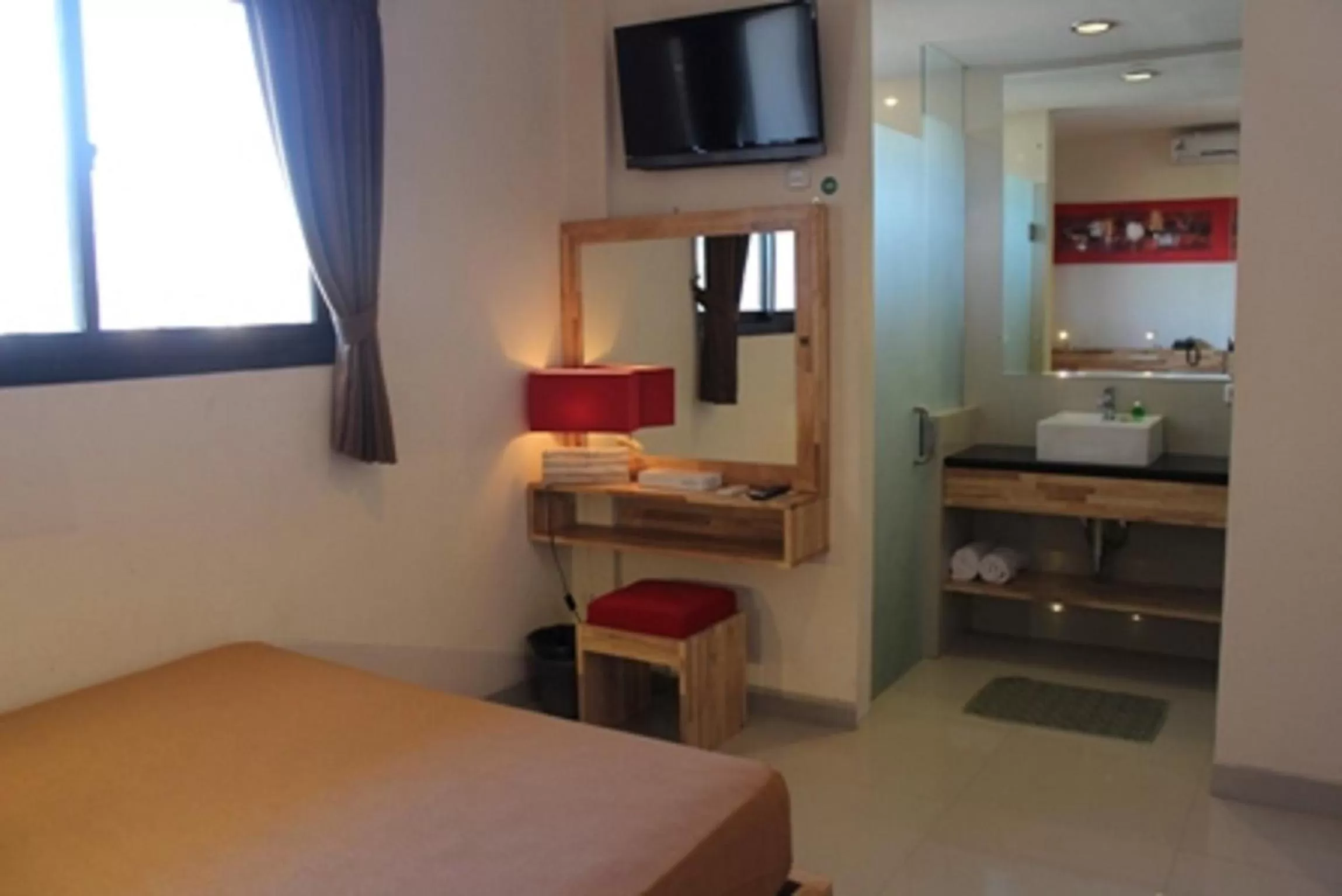 Photo of the whole room, Bed in Hotel Karthi Kuta