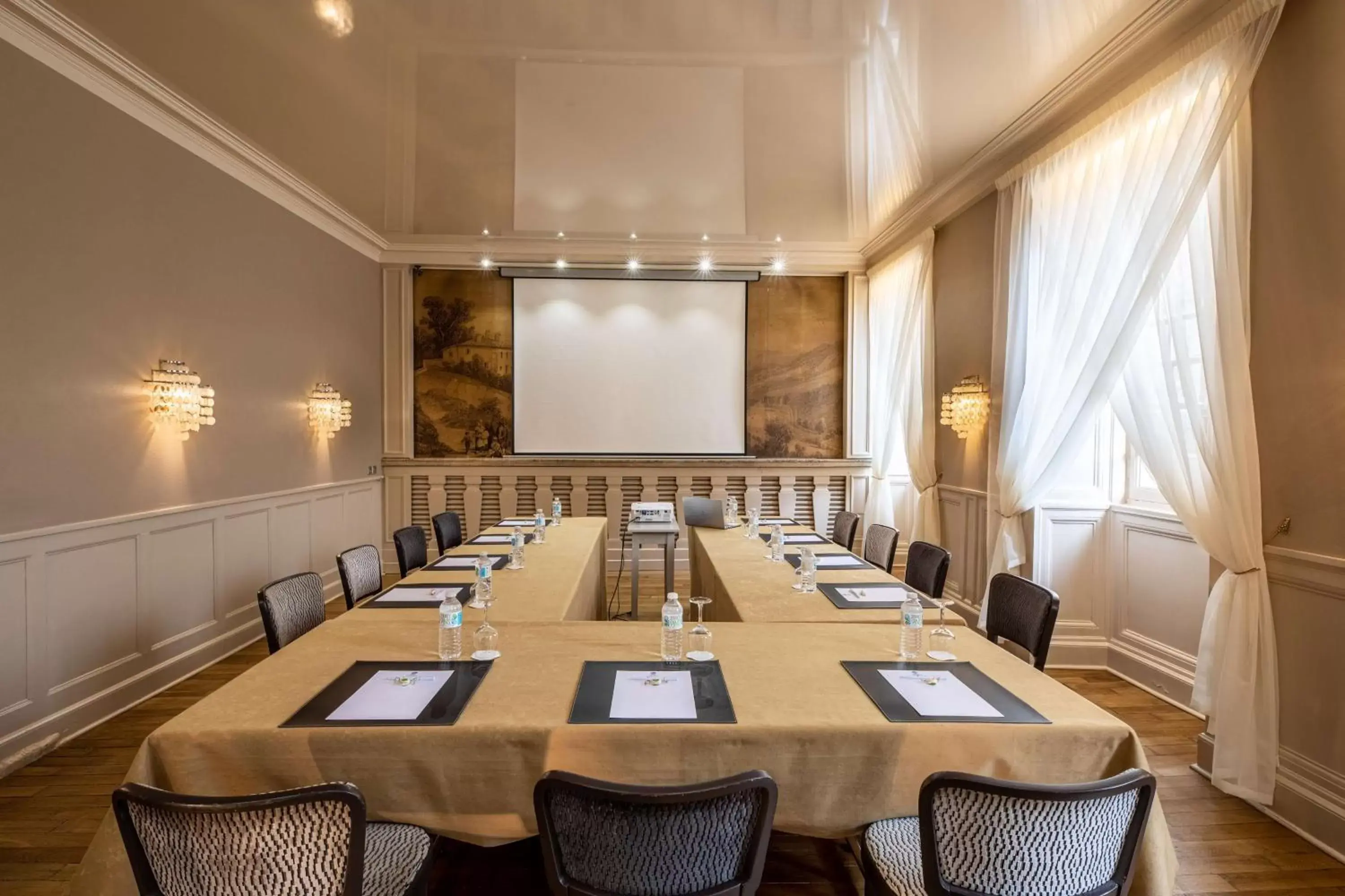 Meeting/conference room in Best Western Grand Hotel de Bordeaux