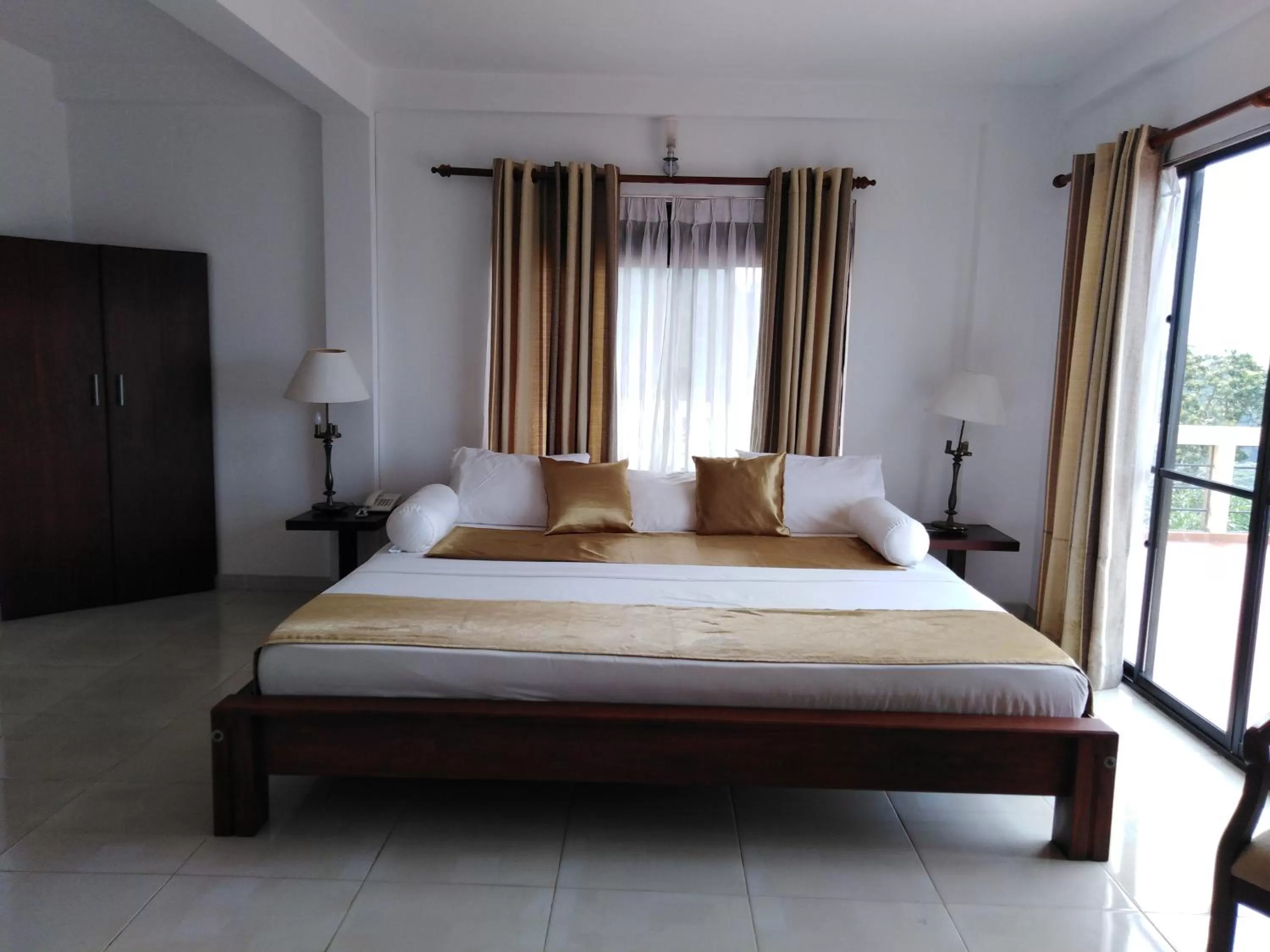 Bed in Kandy Unique Hotel