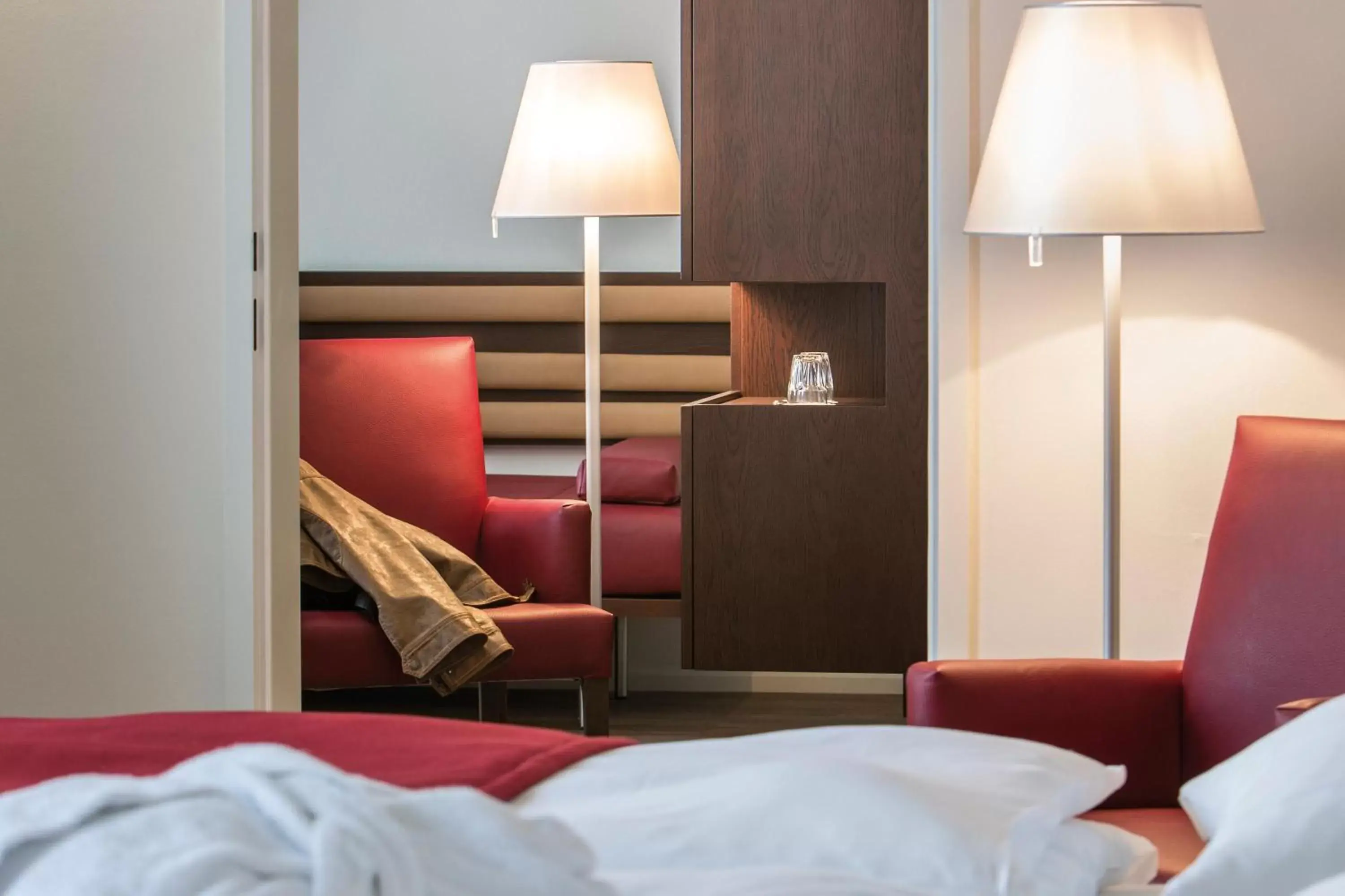 Photo of the whole room, Bed in Austria Trend Hotel beim Theresianum Wien Photo of the whole room, Bed in Austria Trend Hotel beim Theresianum Wien