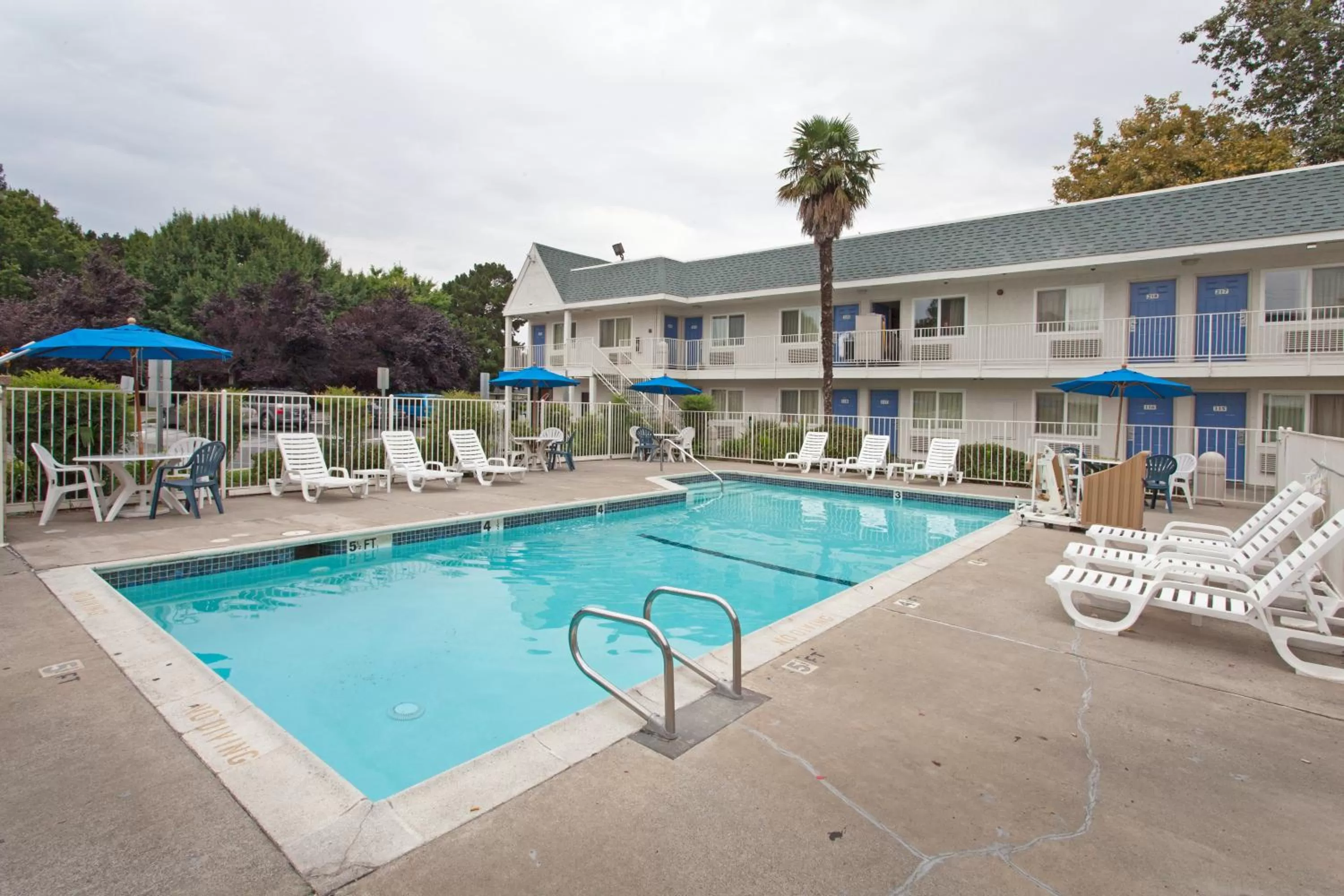 Swimming pool in Motel 6-Sacramento, CA - Central