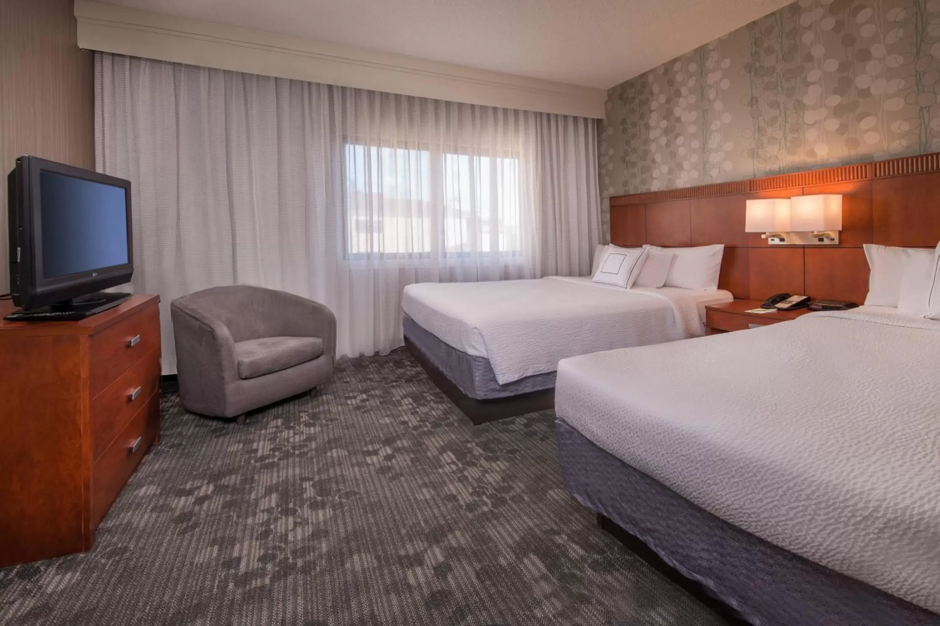 Photo of the whole room, Bed in Courtyard by Marriott Dulles Airport Chantilly