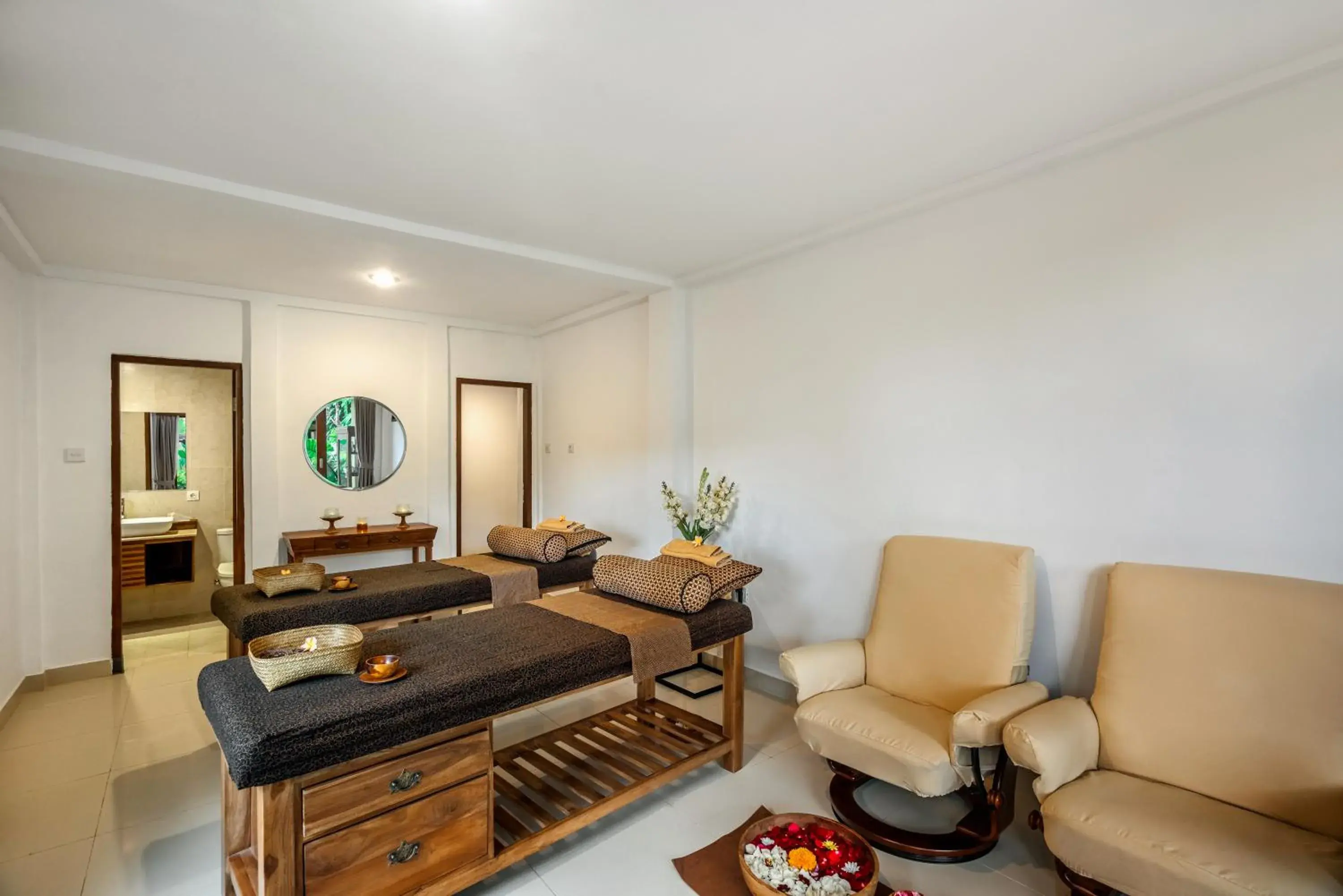 Massage, Seating Area in Jati Cottage