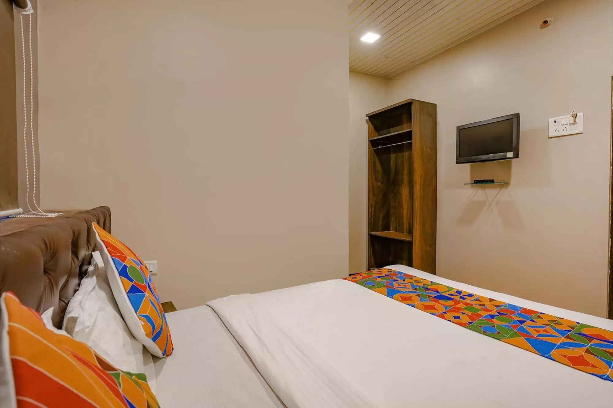 Bed in FabExpress Comfort stay - Nr Mumbai International Airport Bed in FabExpress Comfort stay - Nr Mumbai International Airport