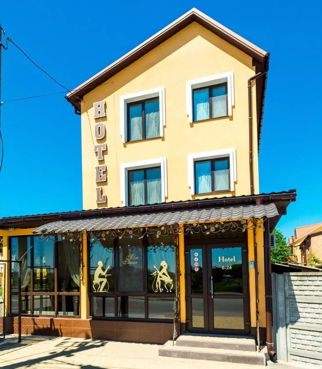 Property Building in Mon Plaisir