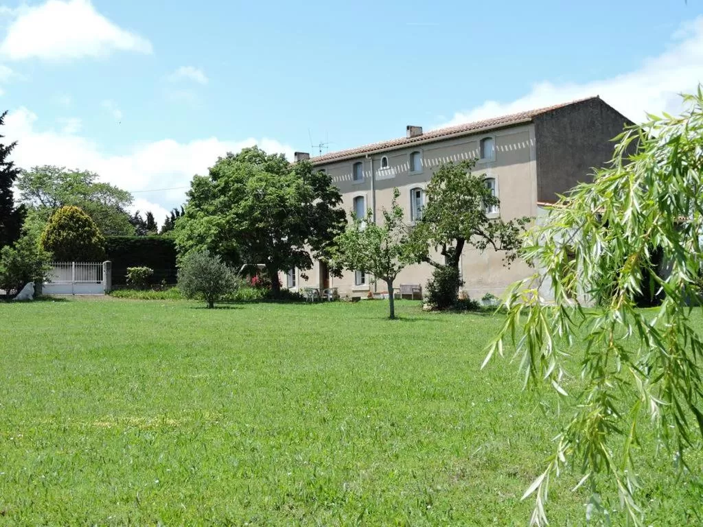 Property building in Domaine Saint-Louis