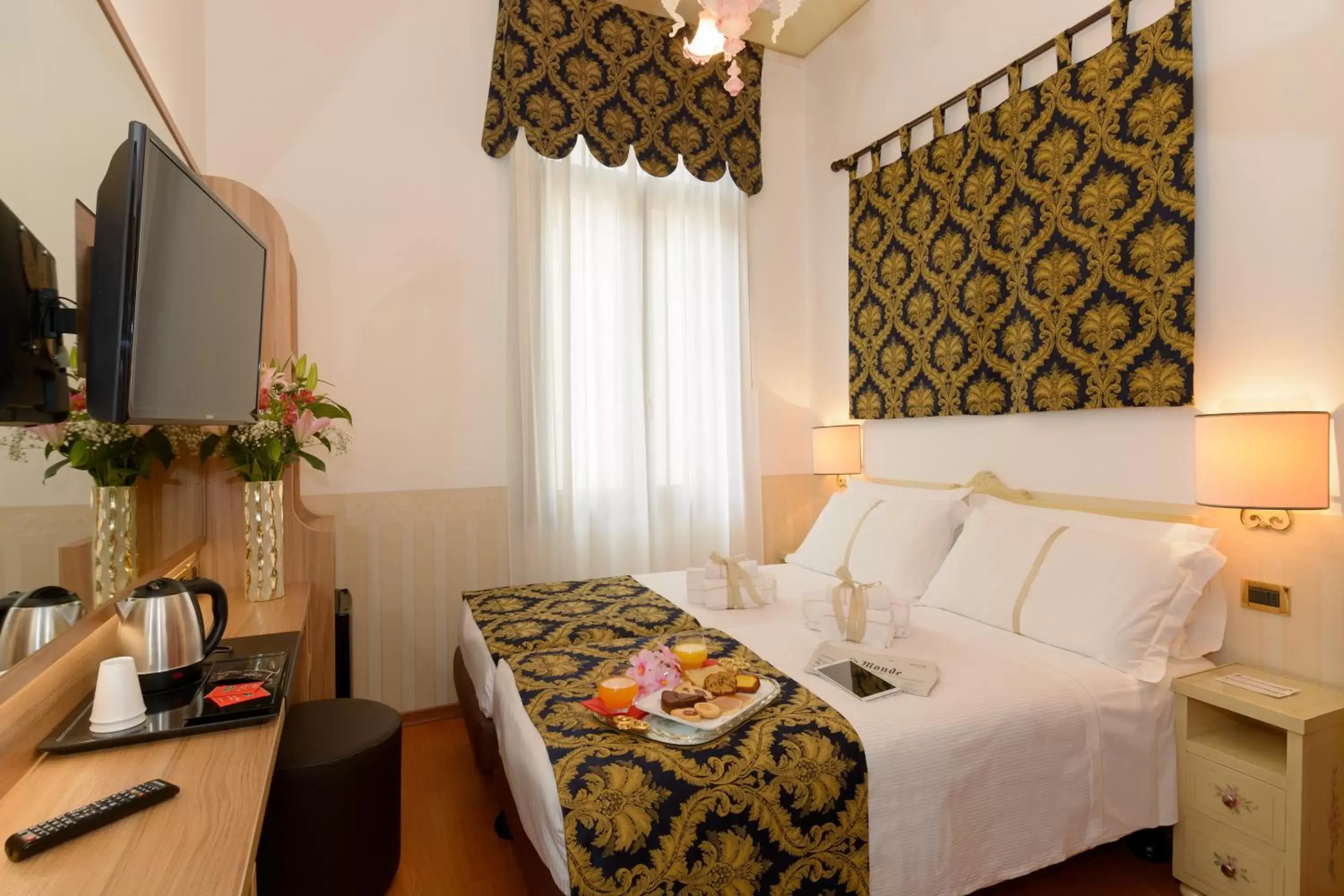Day, Bed in UNAHOTELS Ala Venezia-Adults 16