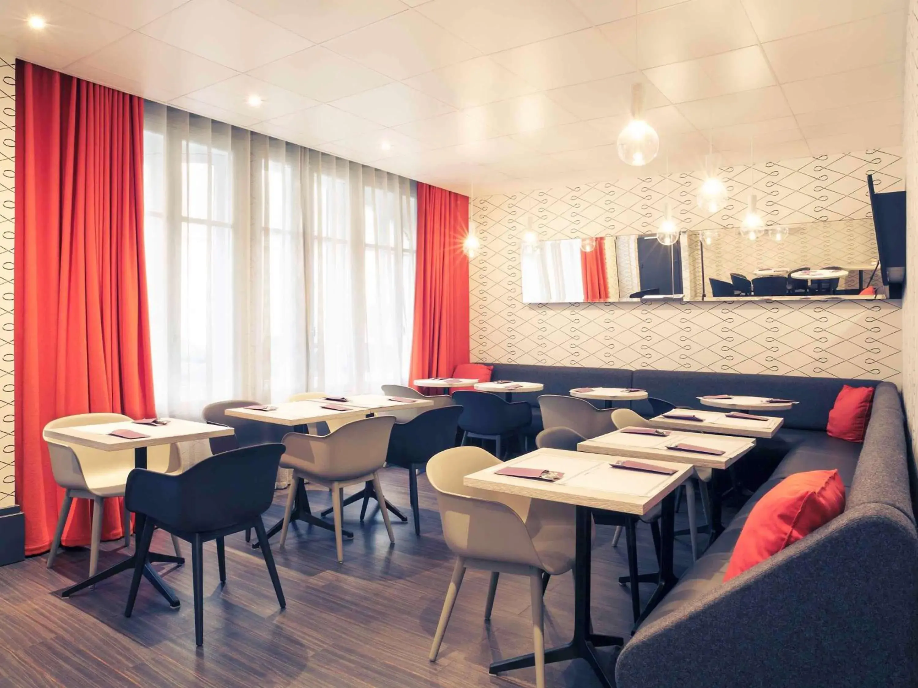 Property building, Restaurant/Places to Eat in Mercure Paris Pigalle Sacre Coeur