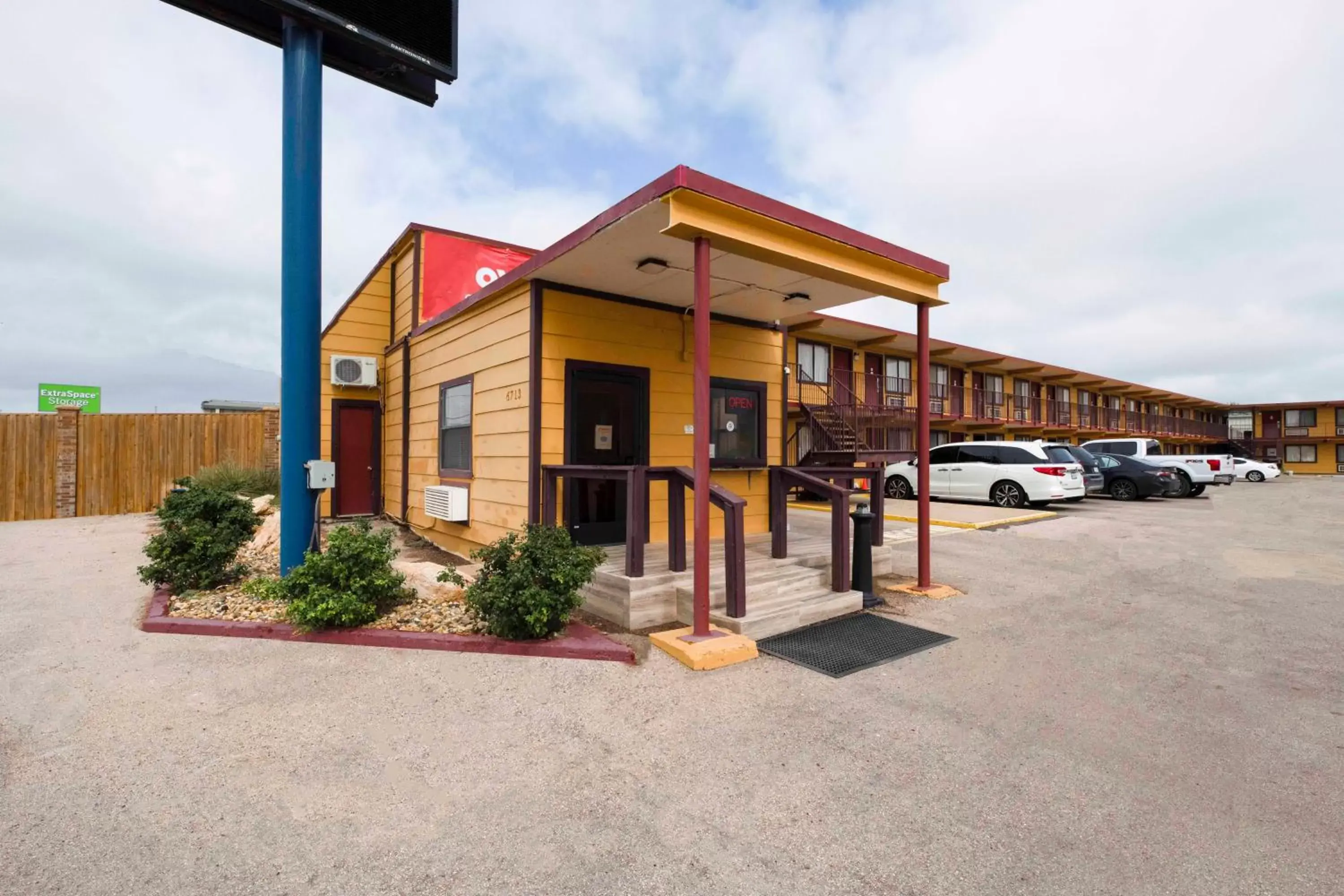 Property Building in Oyo Hotel Odessa TX, East Business 20