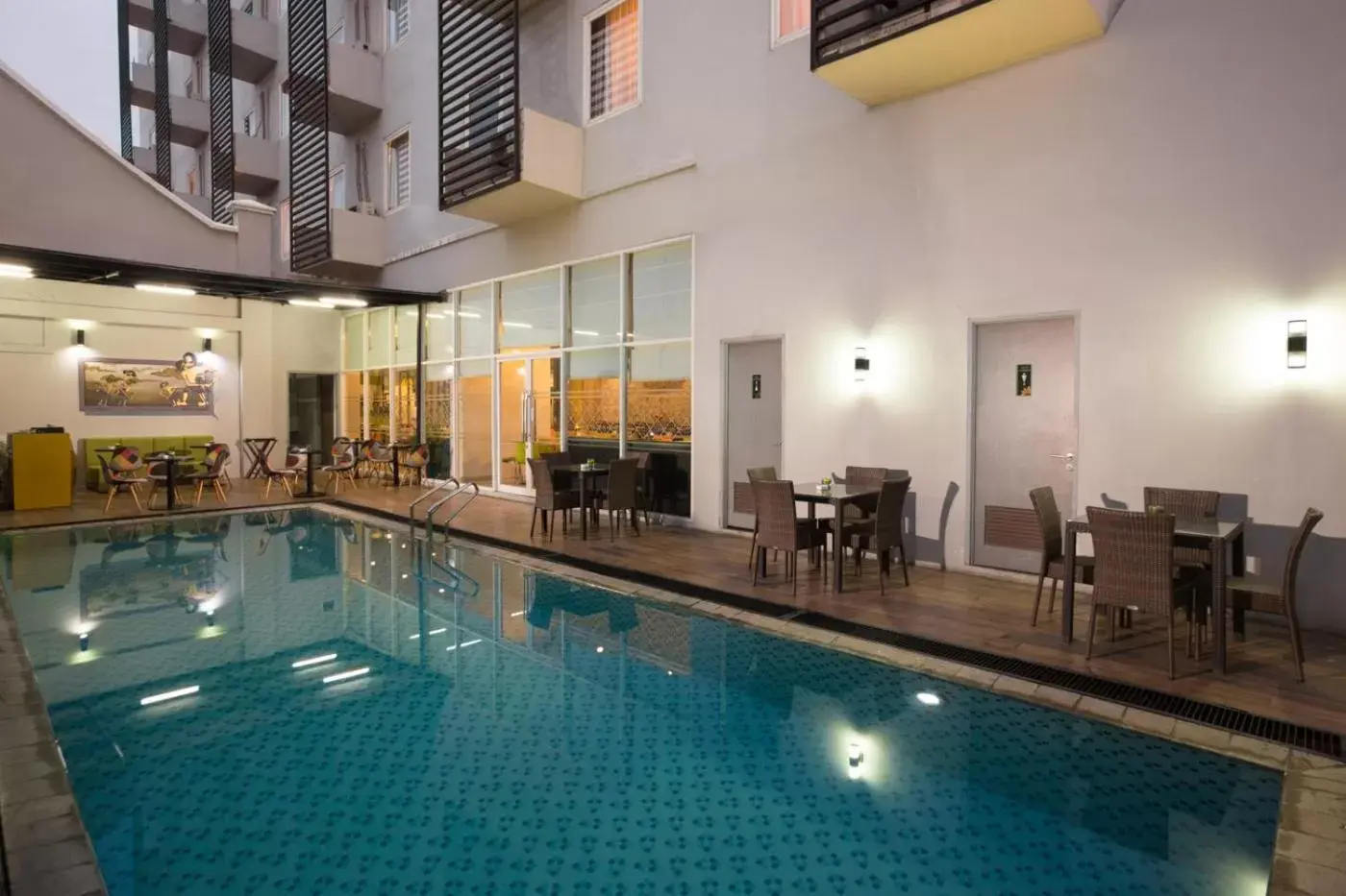 Restaurant/places to eat, Swimming Pool in Khas Hotel Pekalongan
